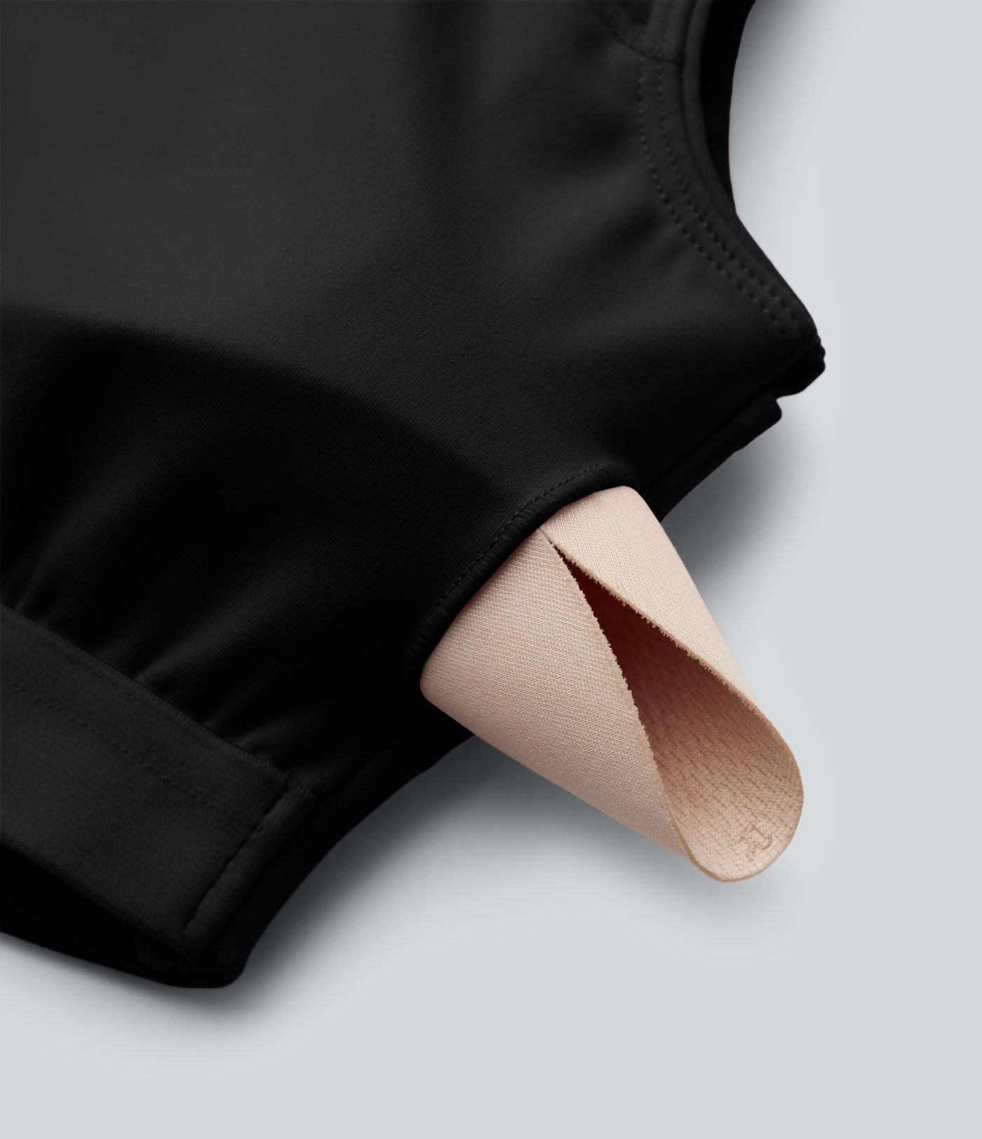 Haut de yoga court SoftlyZero™ léger à col rond et soutien-gorge intégré, sans manches et respirant.
