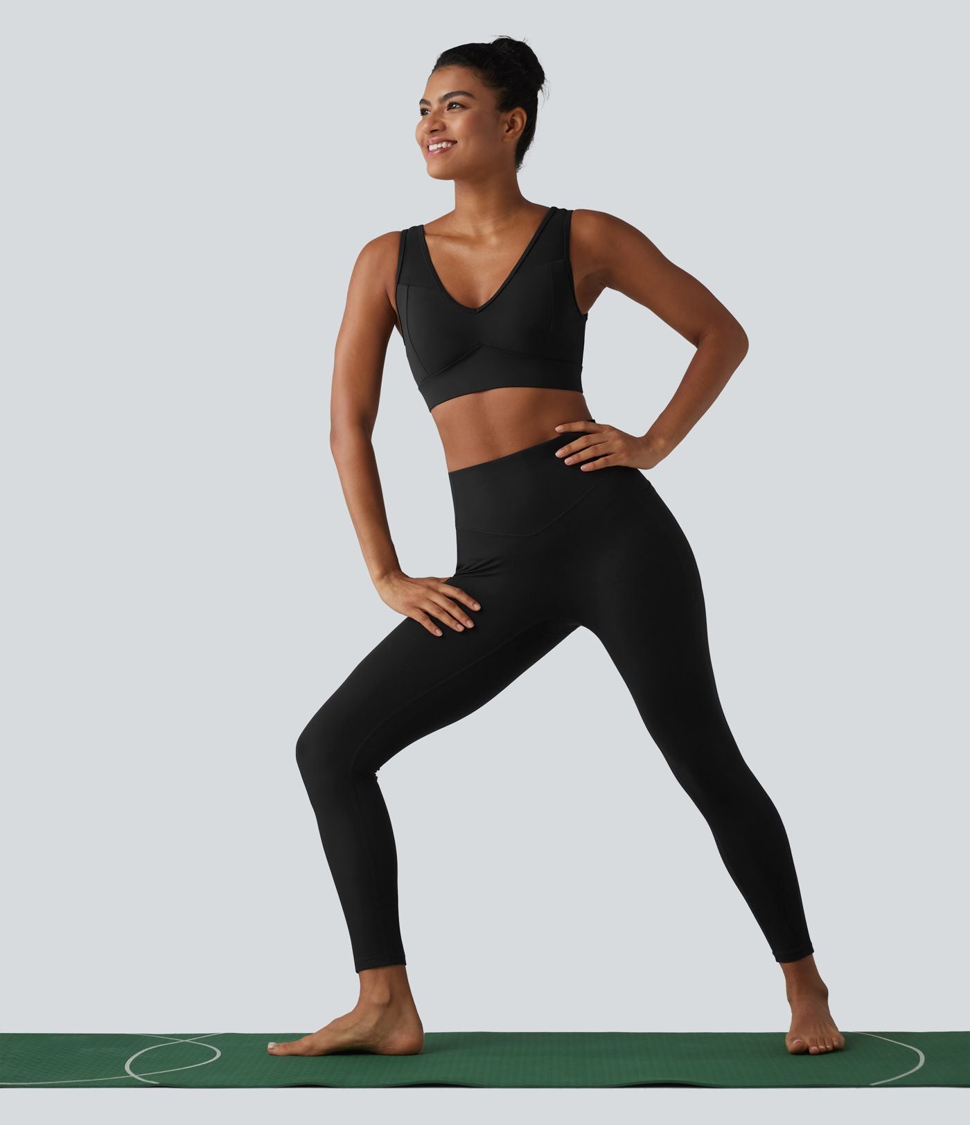 Brassière de sport SoftlyZero™ Airy effet frais InstantCool col V maintien léger avec mesh contrasté et brassière intégrée