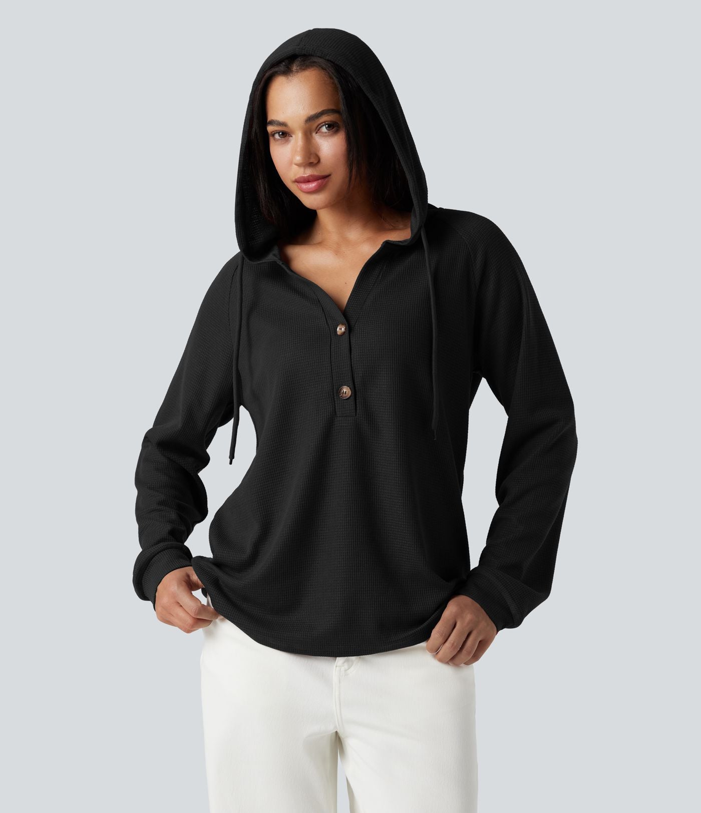 Top gaufré à capuche col Henley manches longues