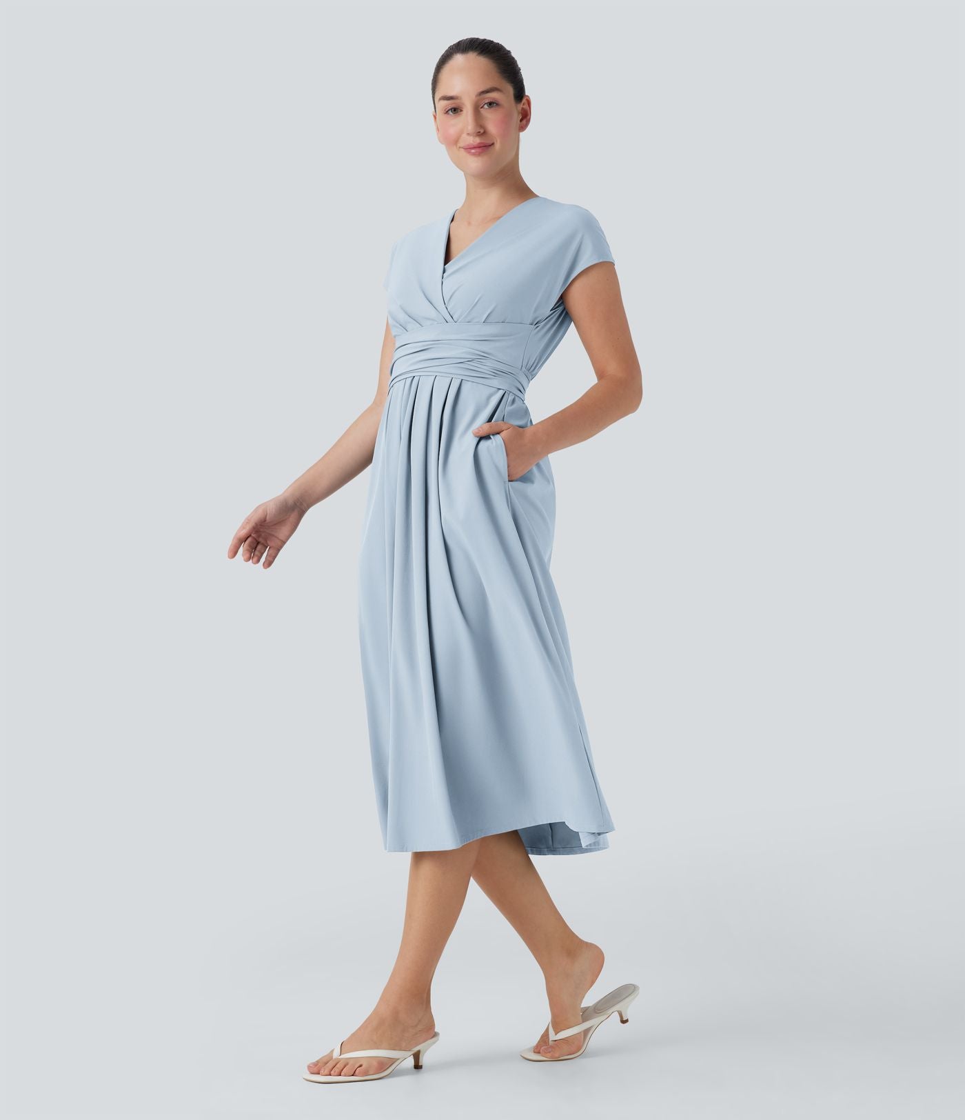 Robe midi Breezeful™ col V manches courtes à liens dans le dos séchage rapide avec poches latérales