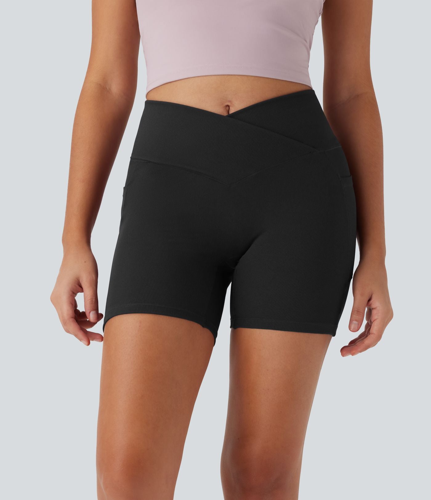 Short de yoga gaufré à taille haute croisée avec poches latérales 12,5 cm
