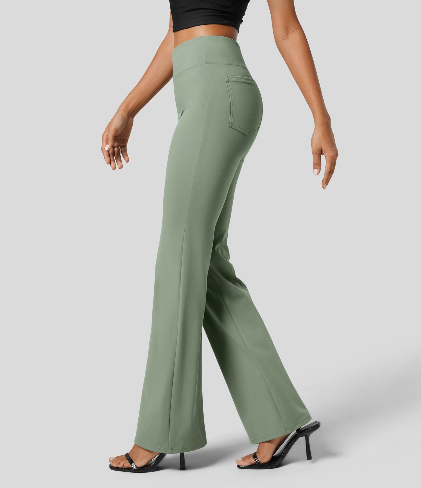 Pantalon tailleur légèrement évasé taille haute avec poches arrière Halara Flex™