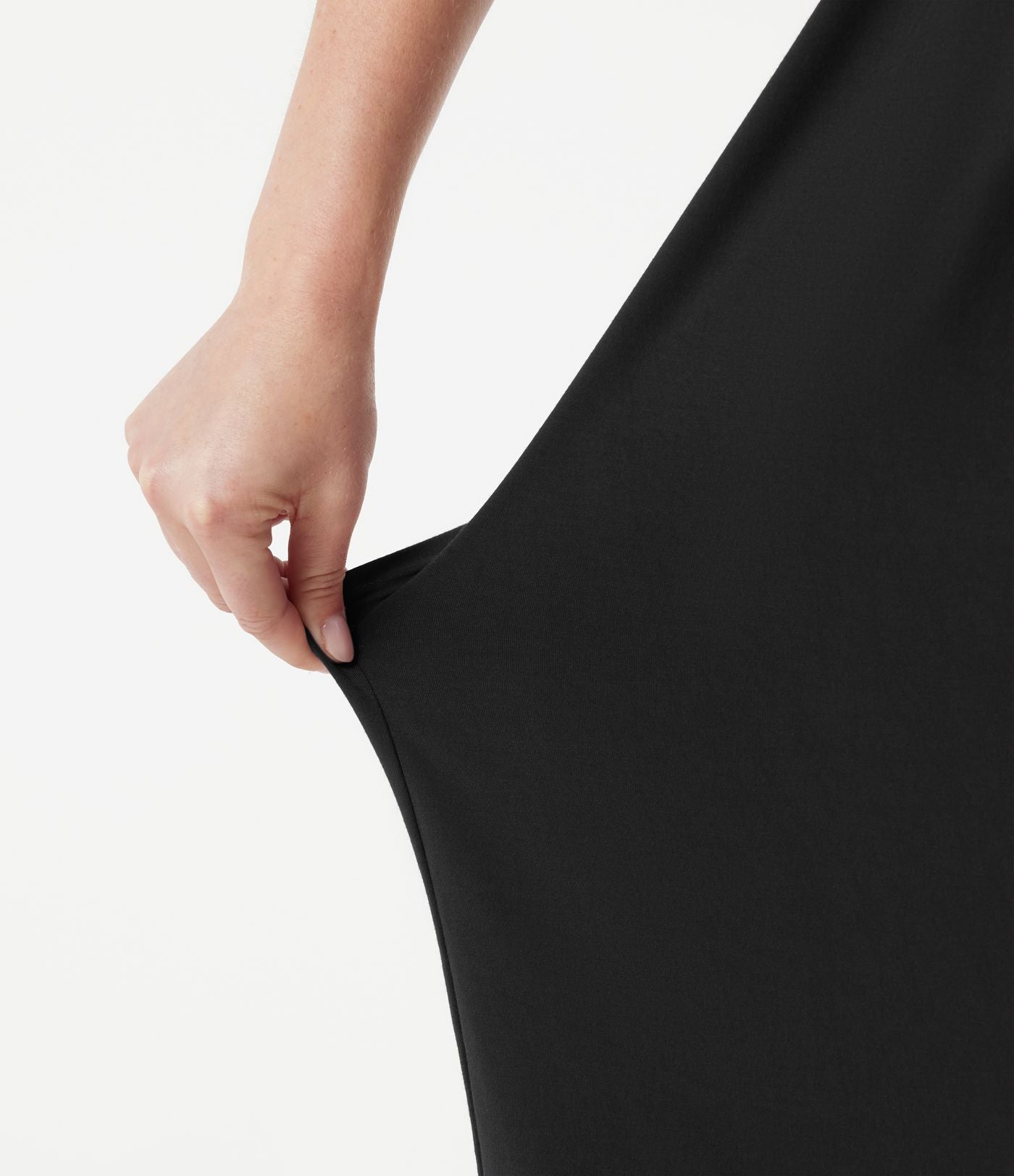 Robe midi dos nu à col halter avec lien noué au dos et poches