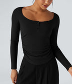T-shirt tailleur côtelé col henley froncé ourlet arrondi manches longues