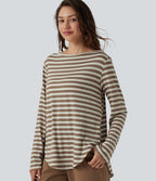 T-shirt casual rayé à col bateau, manches longues et ourlet arrondi