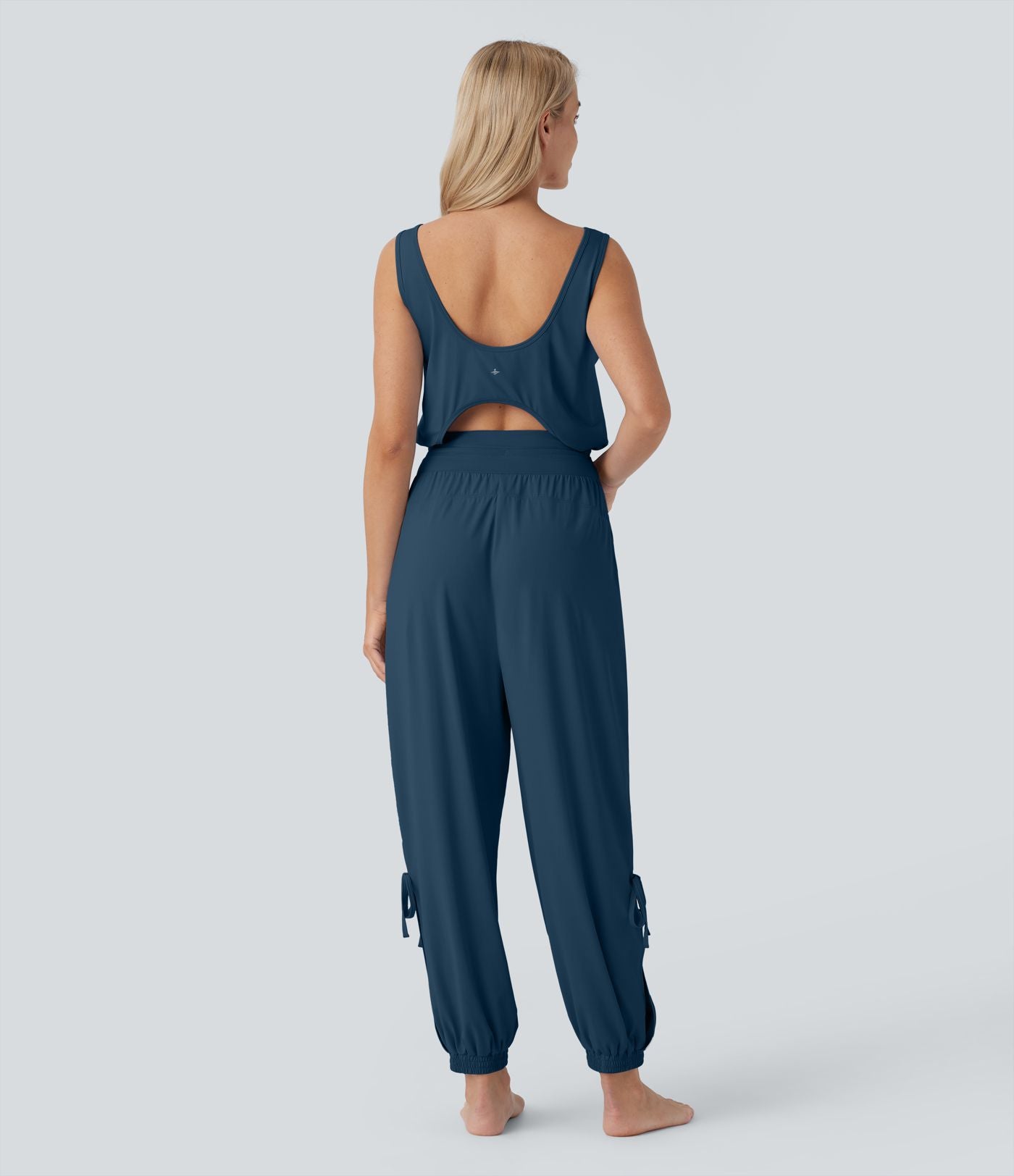 Combinaison de yoga col bateau sans manches dos nu avec découpes et poches latérales à cordon de serrage effet frais InstantCool, protection solaire UPF50+