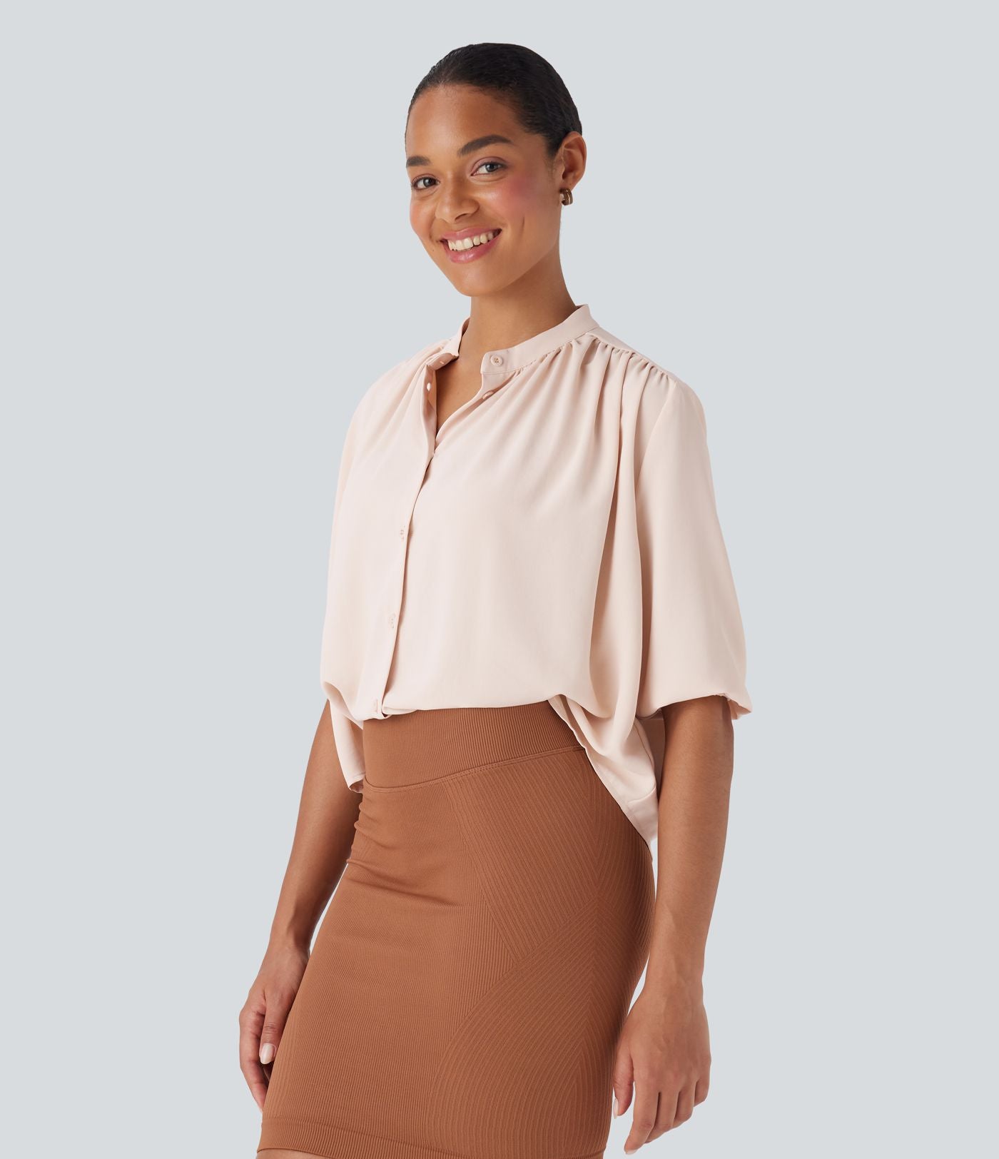 Blouse aspect lin col rond, manches mi-longues, boutonnée avec ourlet arrondi pour la détente
