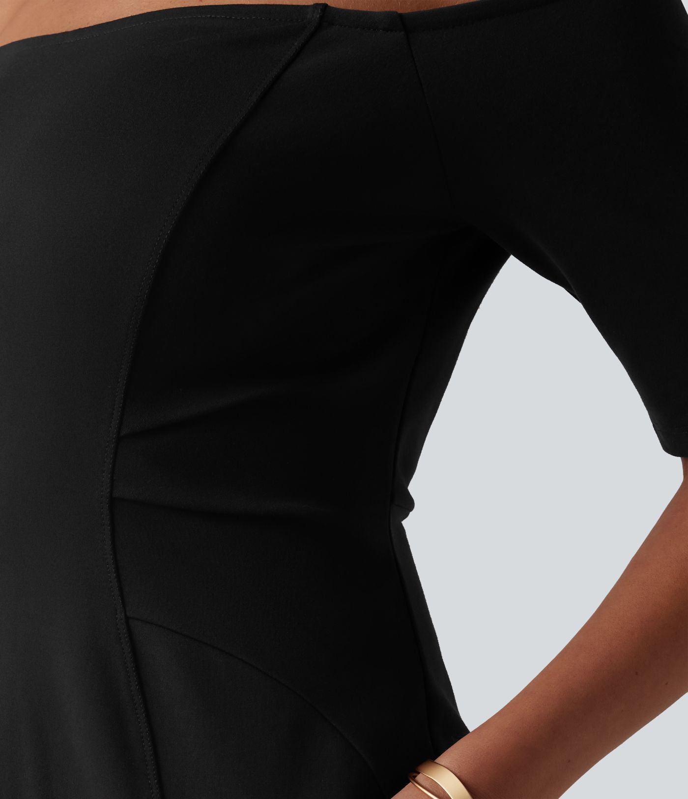 Robe midi moulante épaules dénudées manches courtes