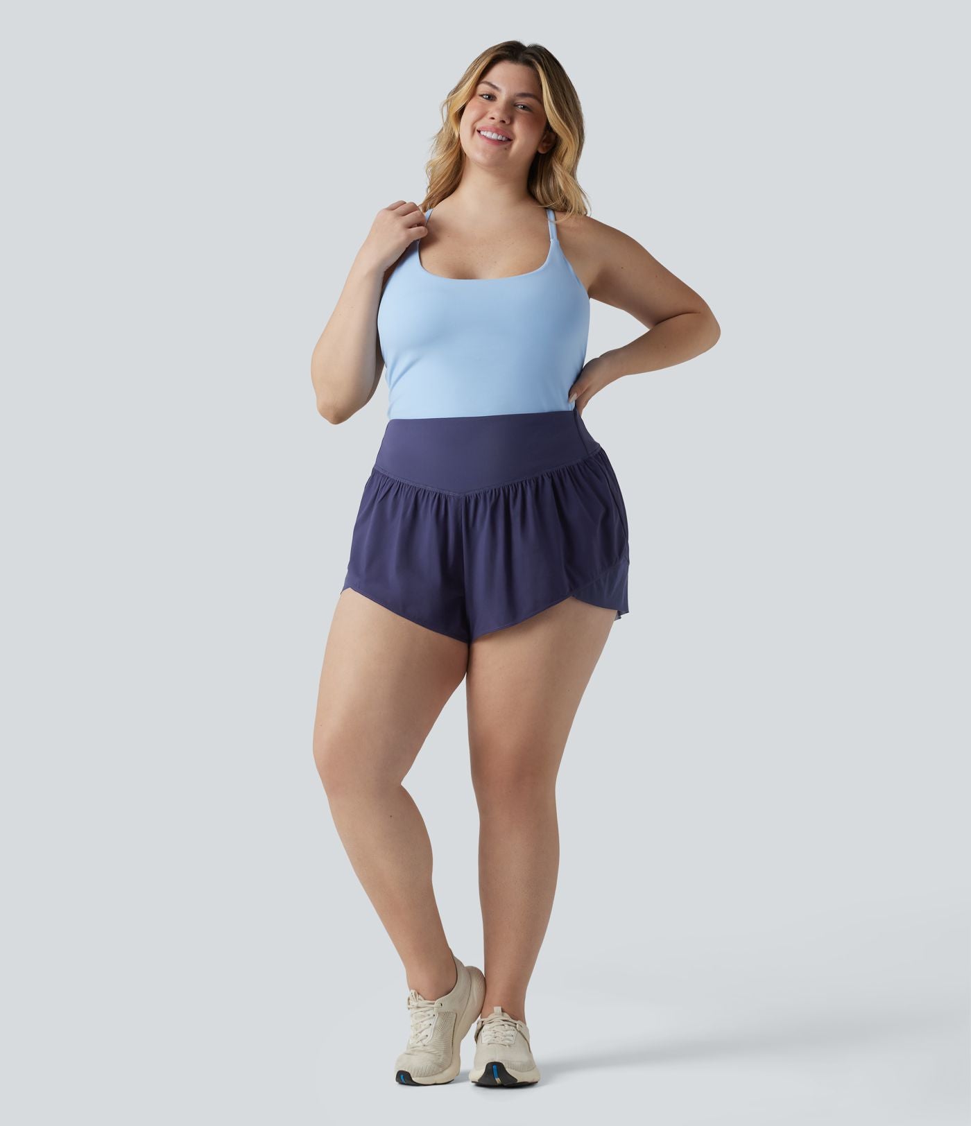 Short de yoga grande taille Breezeful™ à taille haute, ourlet croisé, séchage rapide et poche