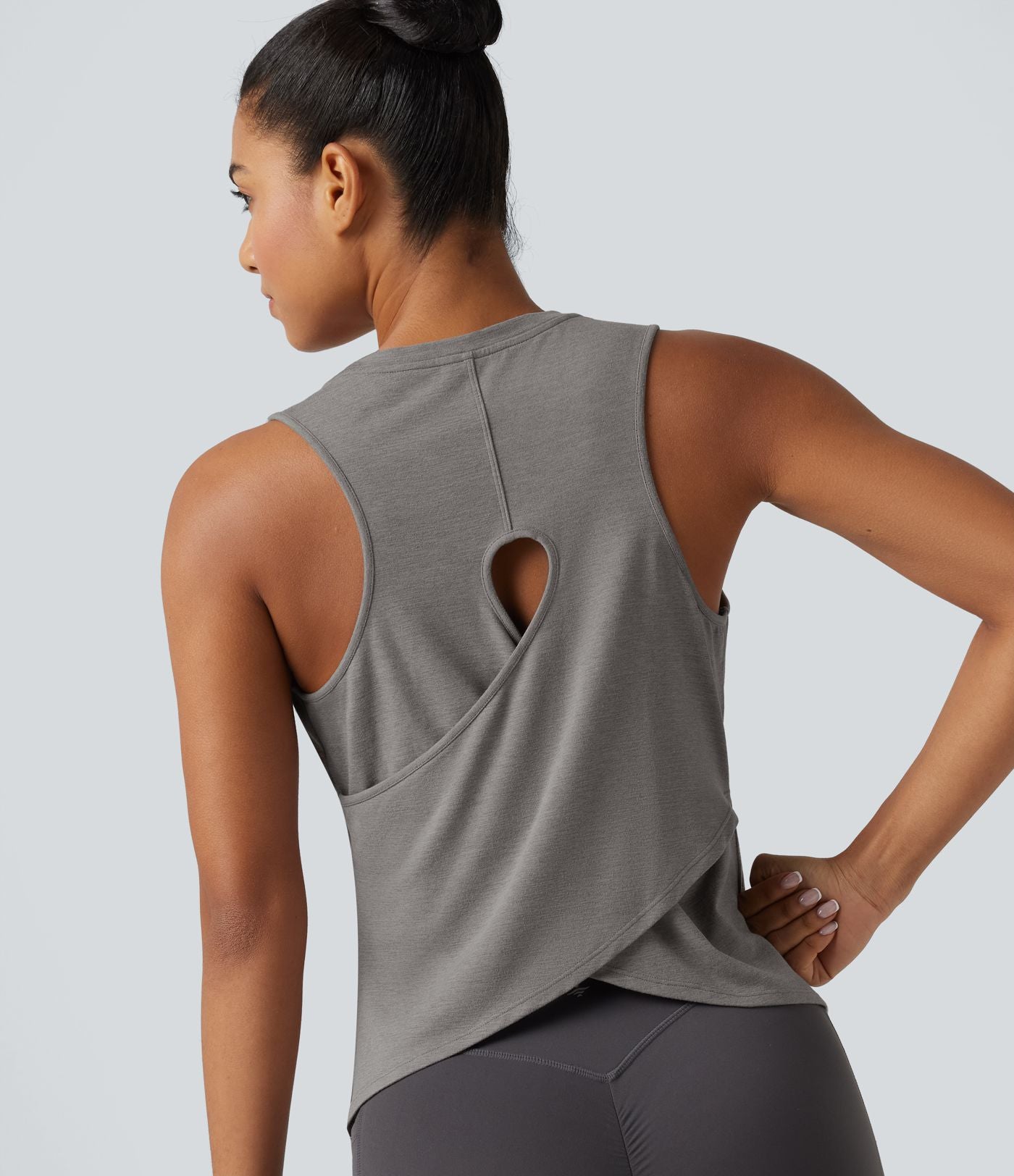 Débardeur de yoga chiné avec découpe et ourlet croisé