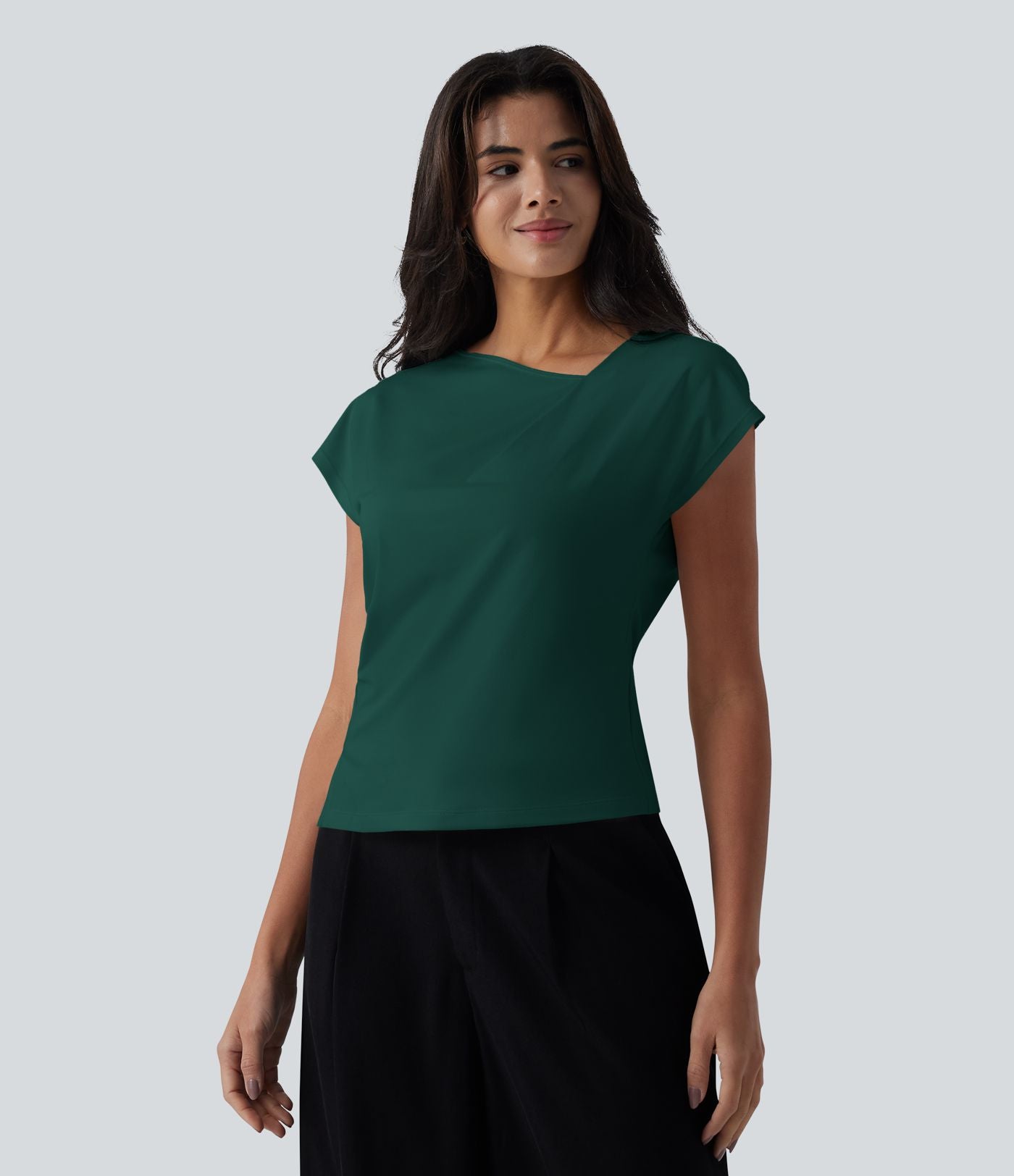 Blouse tailleur asymétrique col drapé manches courtes avec fronces et ourlet fendu