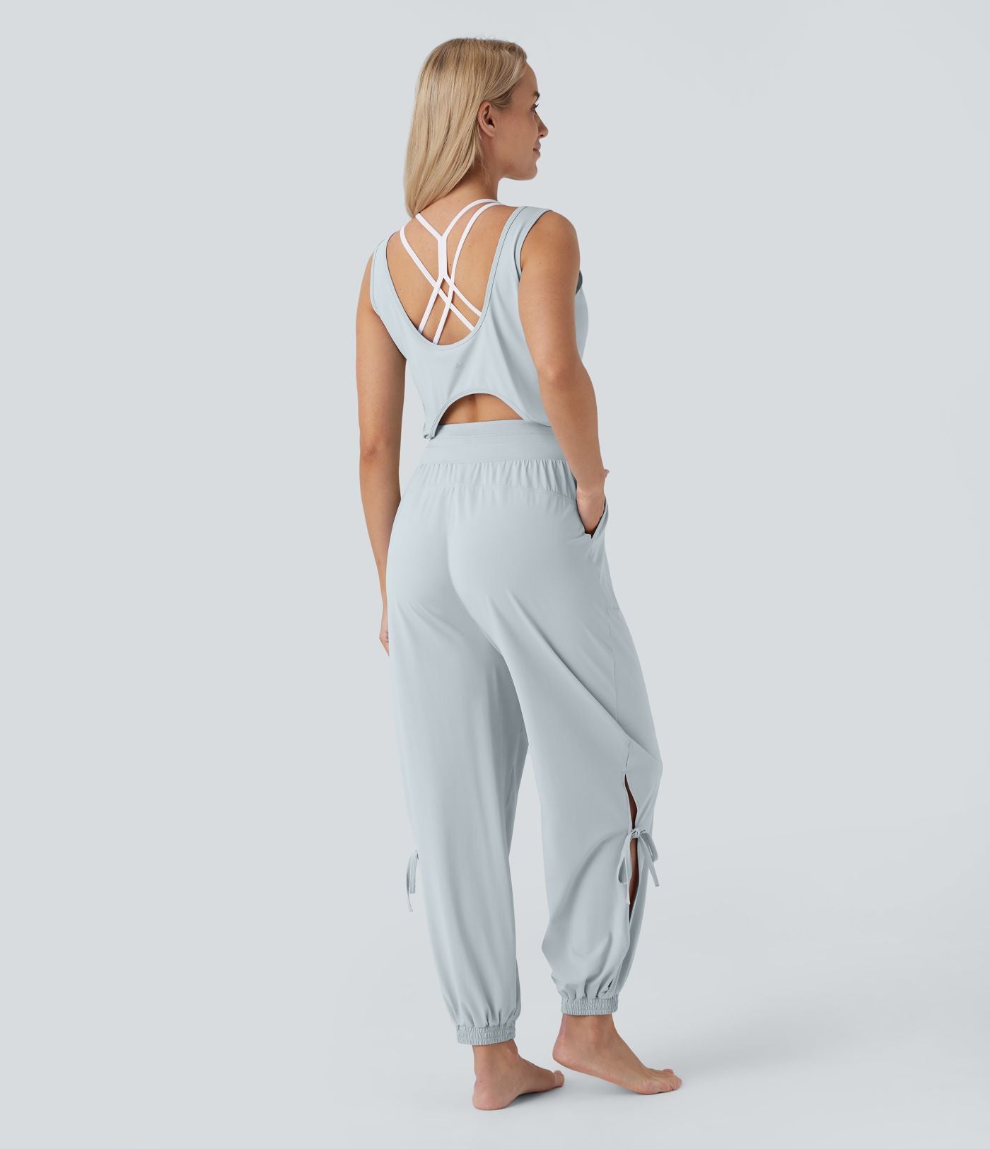 Combinaison de yoga col bateau sans manches dos nu avec découpes et poches latérales à cordon de serrage effet frais InstantCool, protection solaire UPF50+