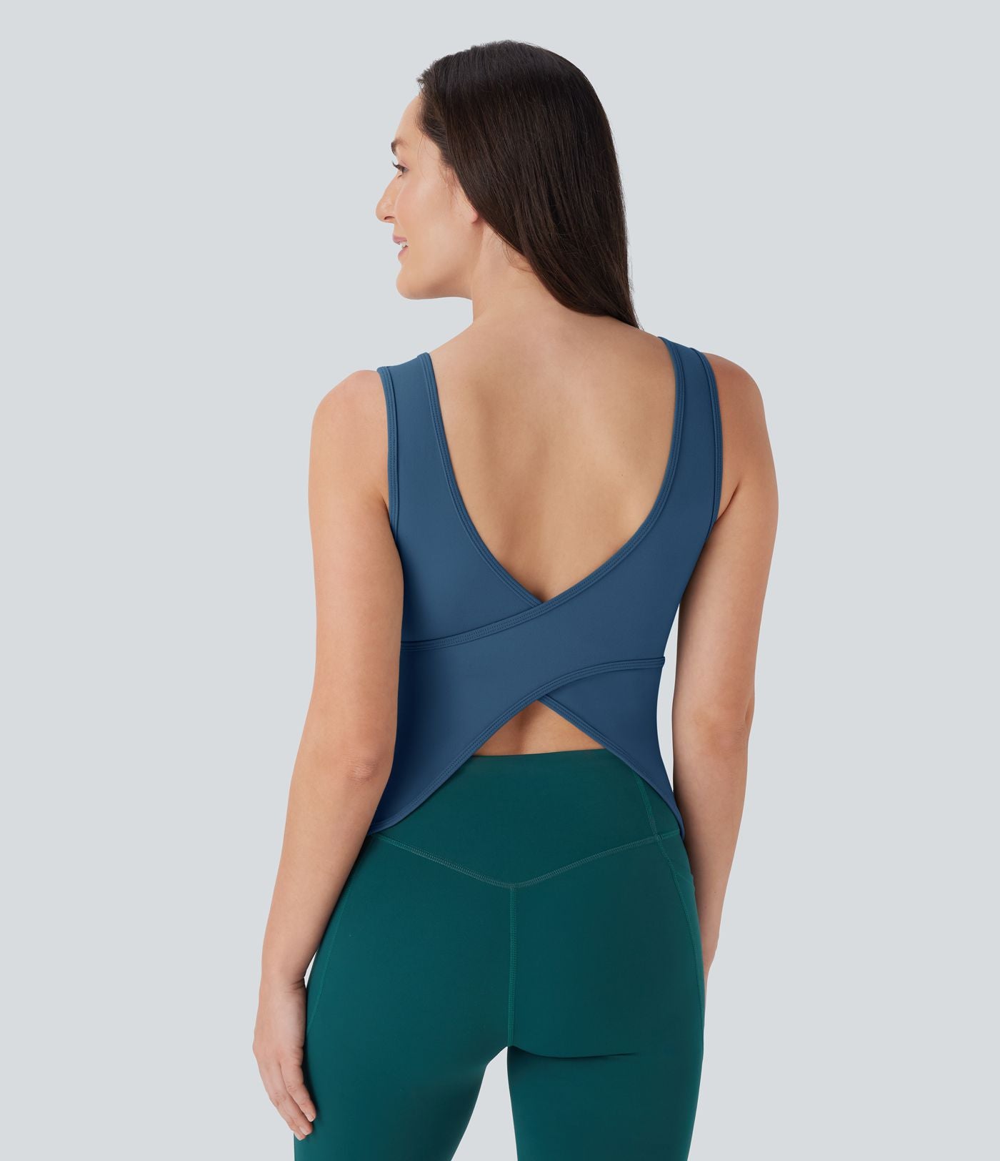 Débardeur de yoga dos nu à longueur rallongée avec encolure en U et croisement