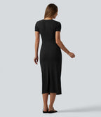 Robe midi col rond manches courtes avec découpes et fronces