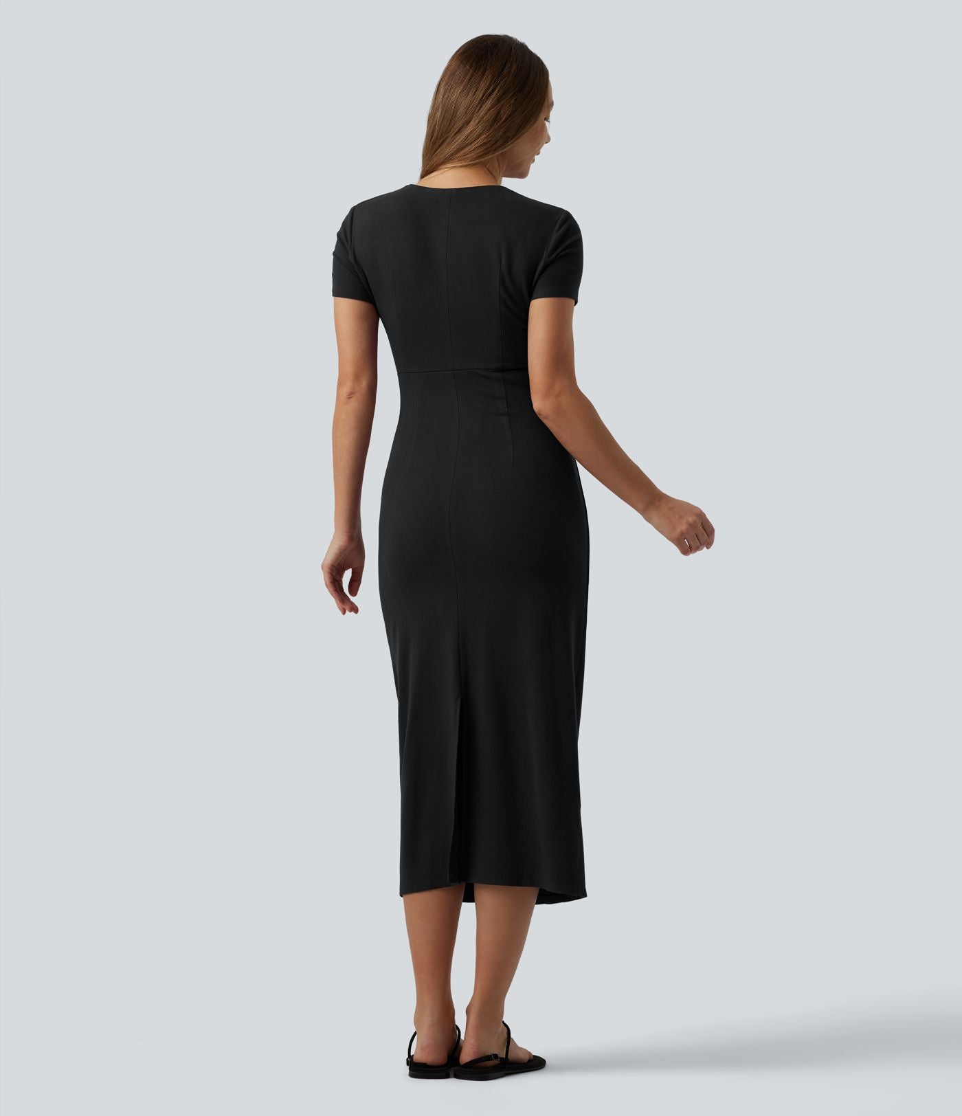 Robe midi col rond manches courtes avec découpes et fronces