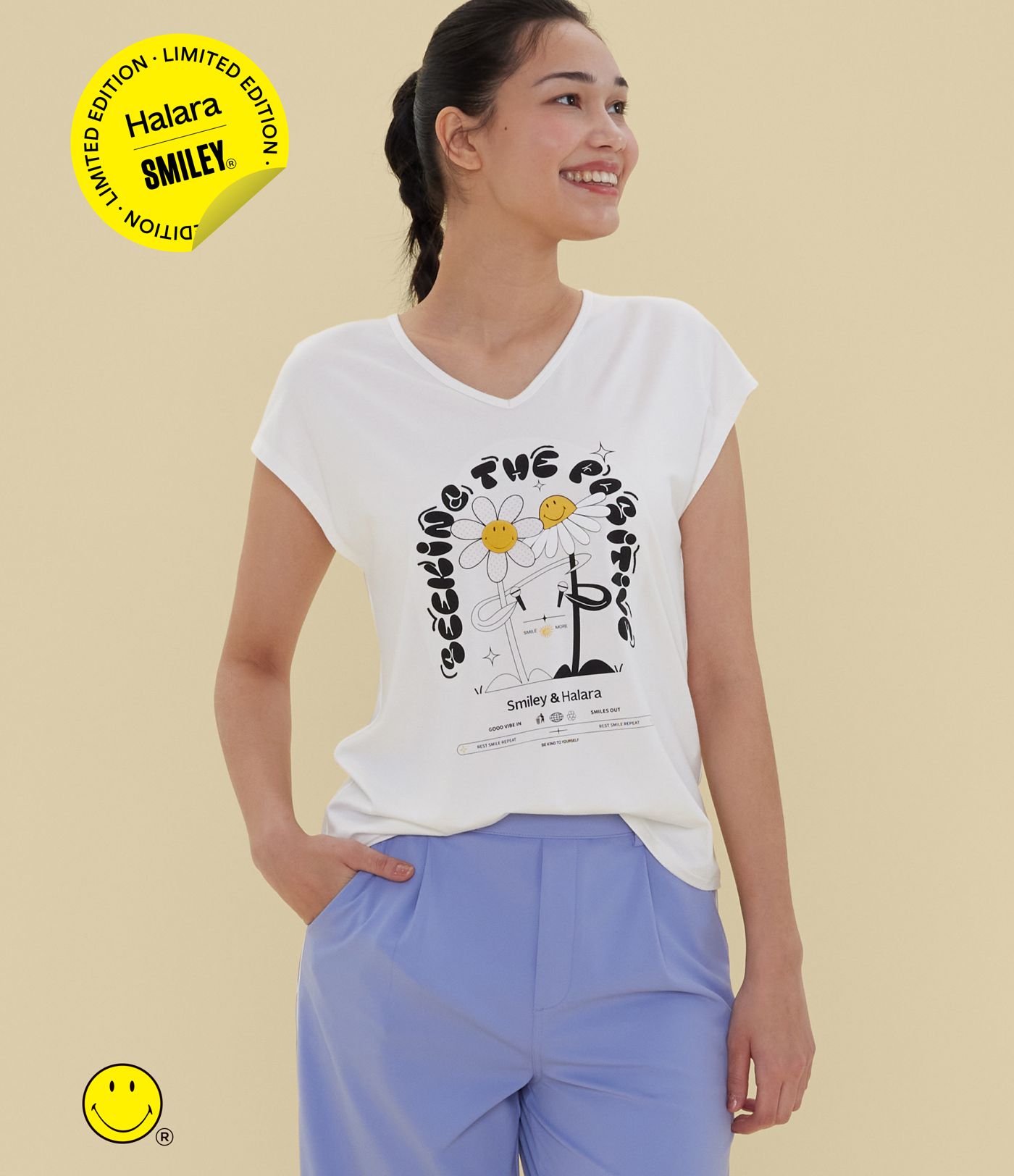 T-shirt casual Halara X Smiley® col V à manches courtes
