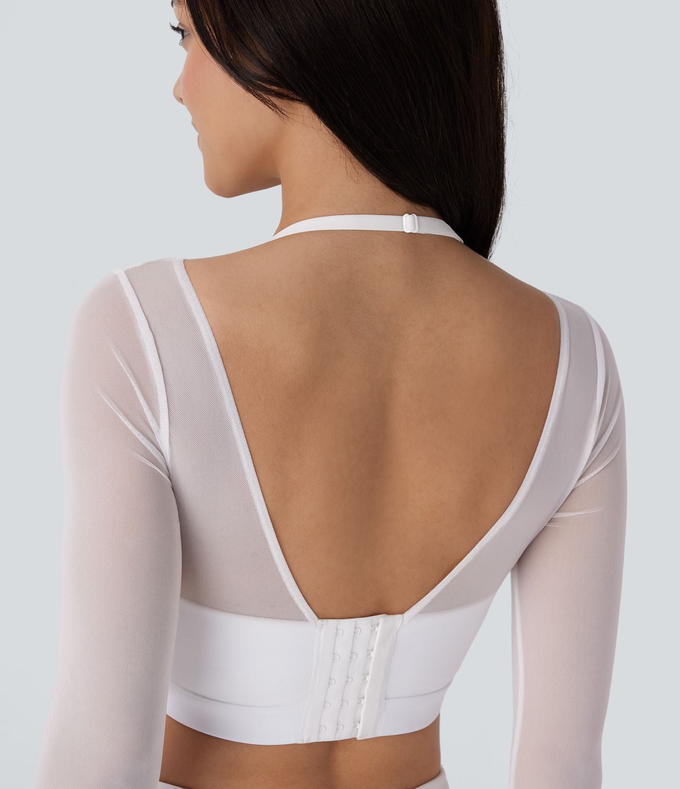 Haut de sport yoga crop top 2-en-1 avec col licou, dos nu, manches longues, passe-pouces et mesh contrastant