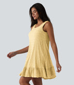 Robe courte décontractée sans manches à col rond, soutien-gorge intégré et ourlet à volants