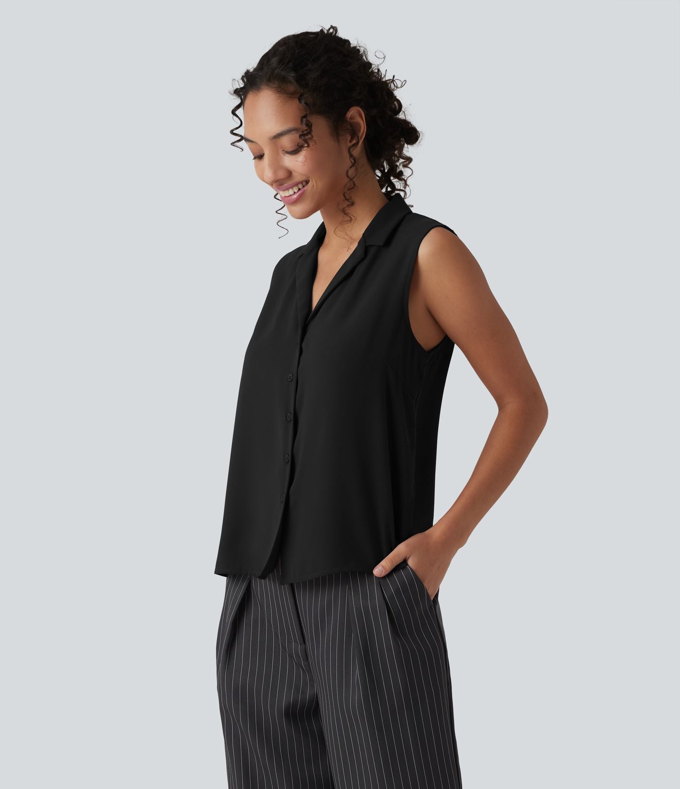 Blouse tailleur ample col revers sans manches à boutonnière