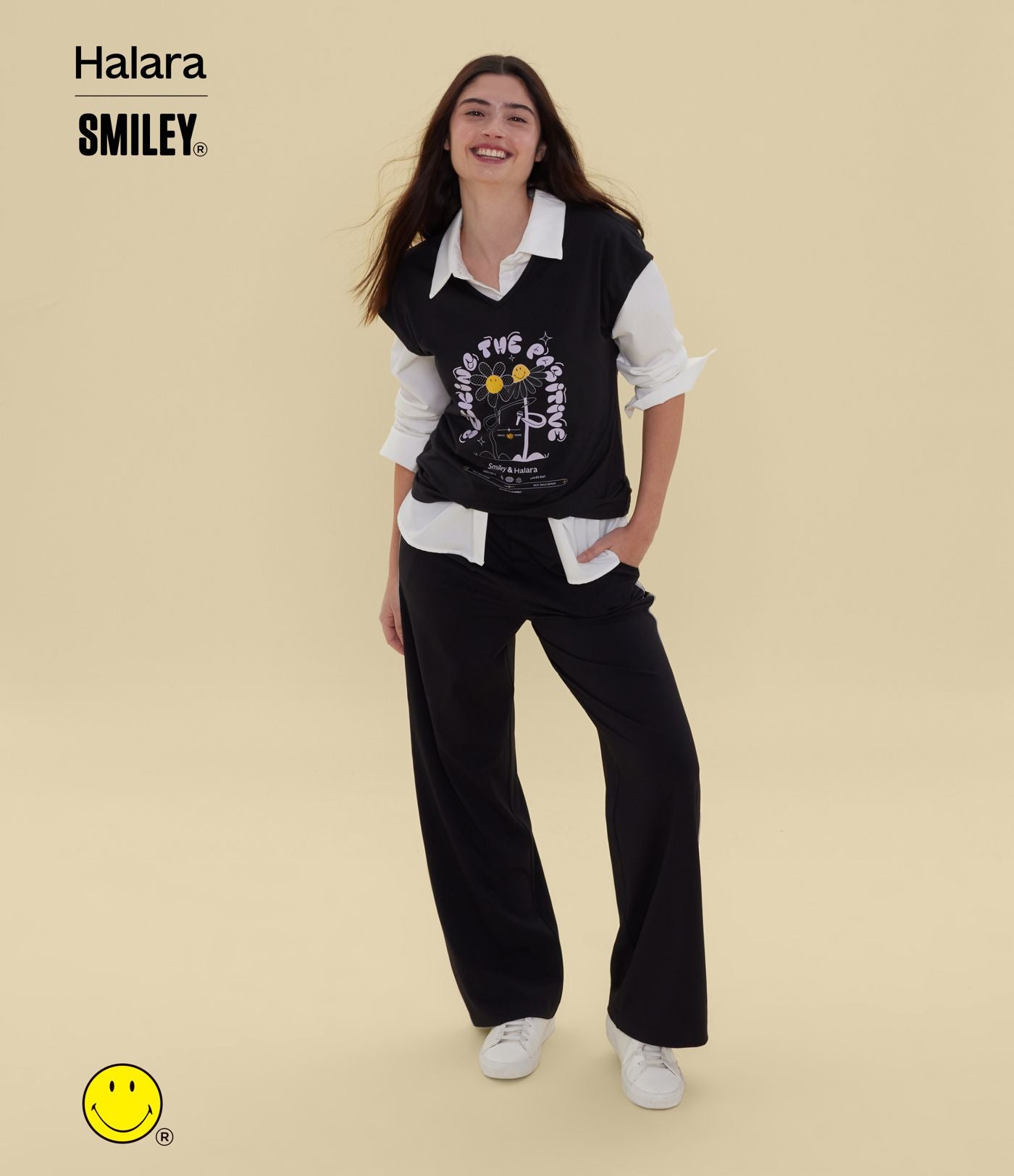 T-shirt casual Halara X Smiley® col V à manches courtes