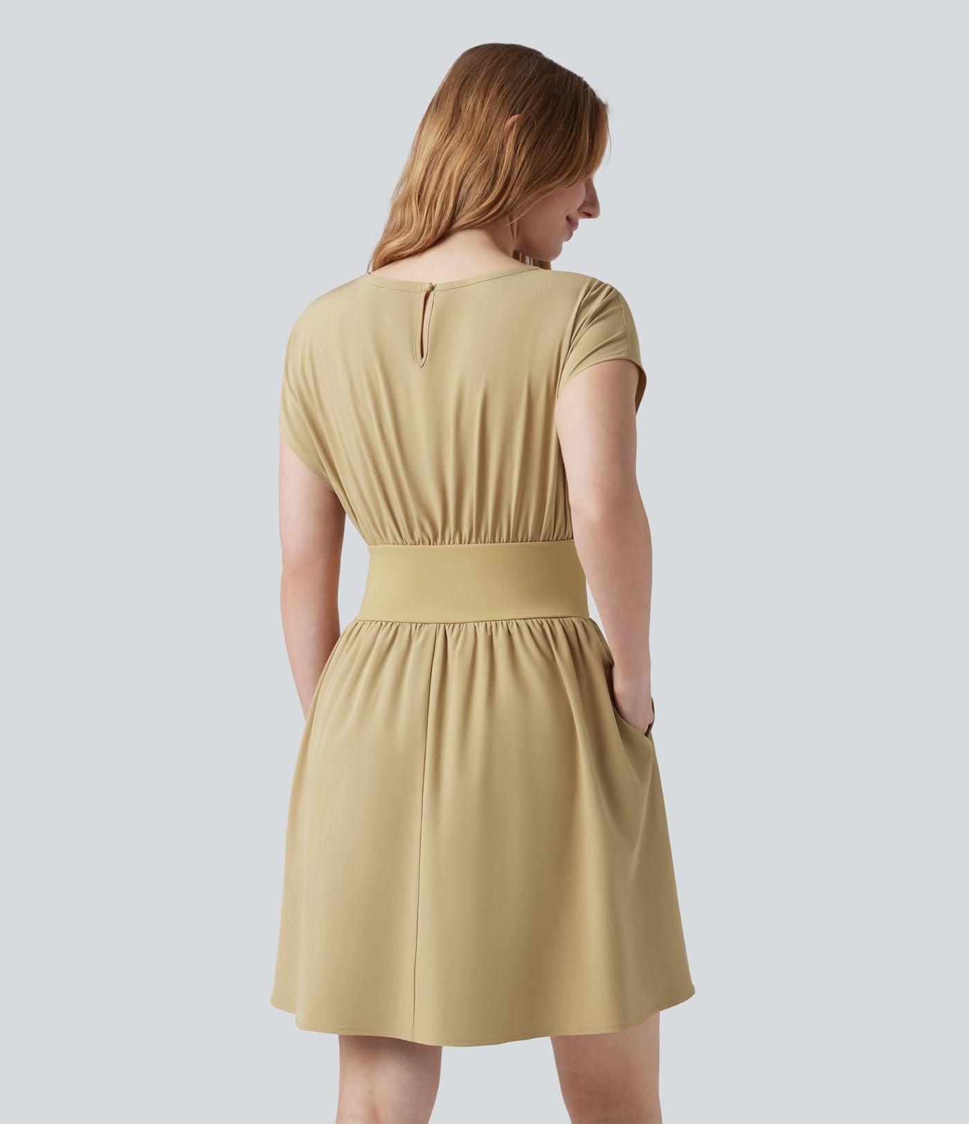 Robe de travail mini Breezeful™ manches chauve-souris courtes fluide séchage rapide avec poches latérales