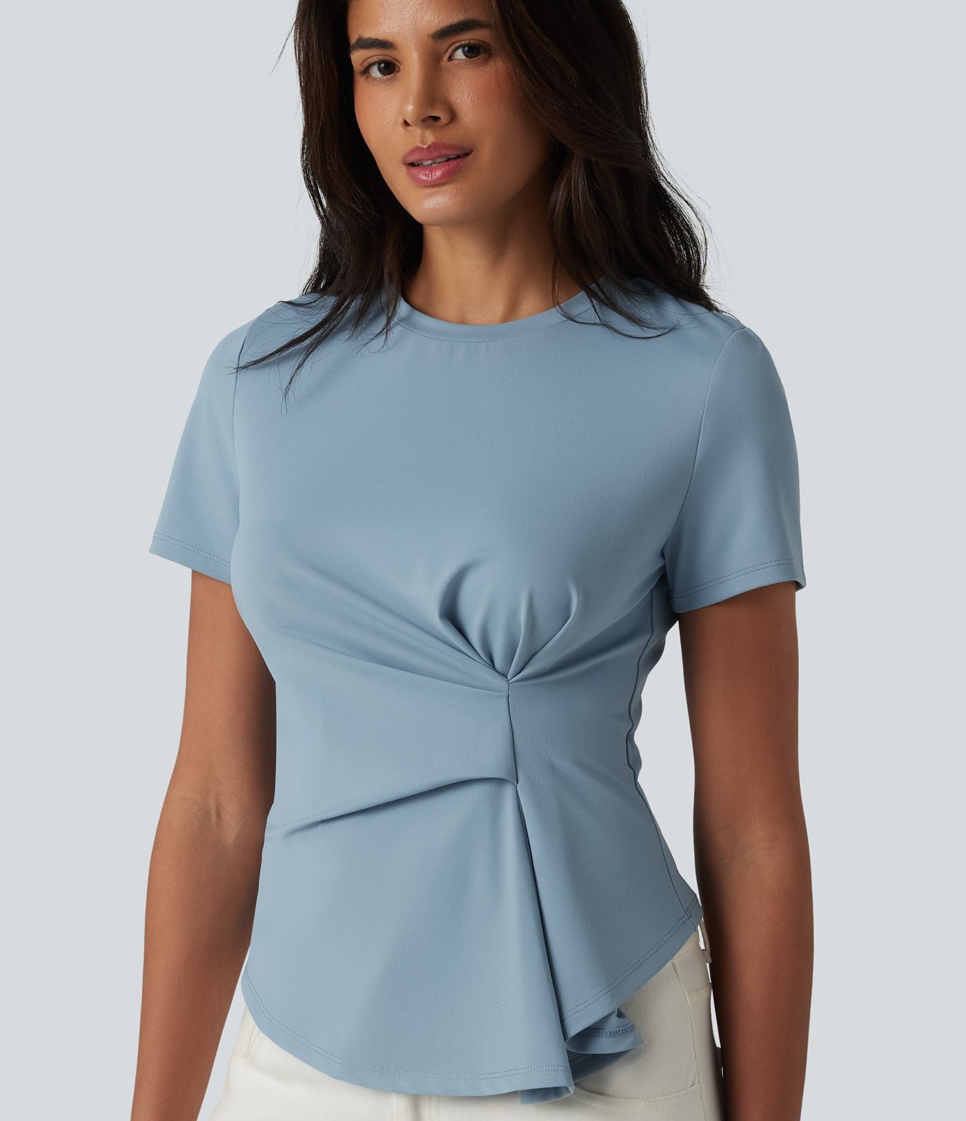 T-shirt décontracté col rond manches courtes froncé ourlet asymétrique