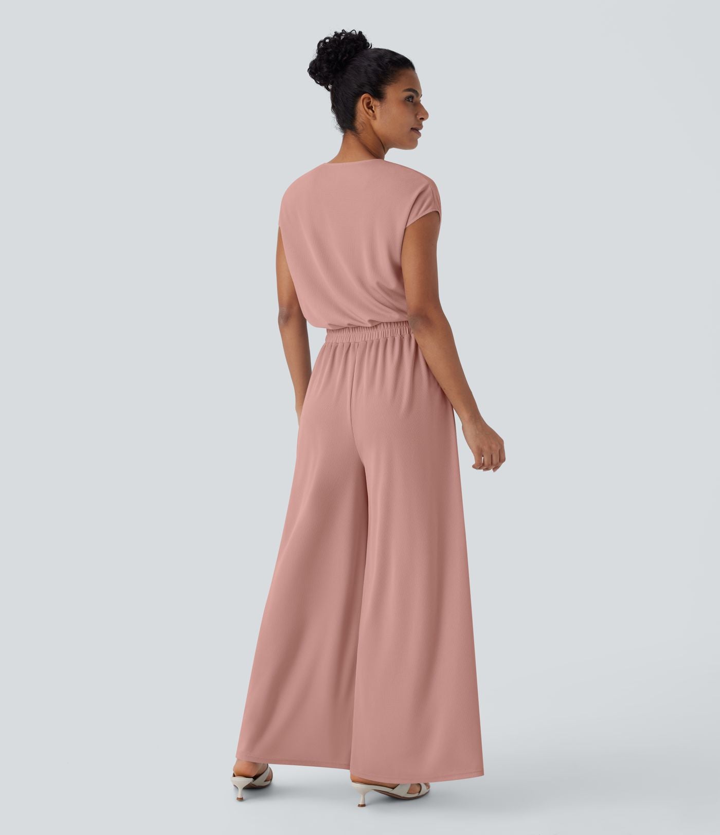 Combinaison fluide en tissu gaufré, col V, manches courtes, jambes larges et poches latérales - Easy Peasy Edition