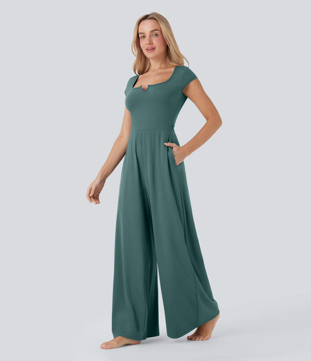 Combinaison de yoga Softlyzero™ Airy Cool Touch à col cranté, manches courtes, jambes larges et poches latérales - Édition Easy Peasy