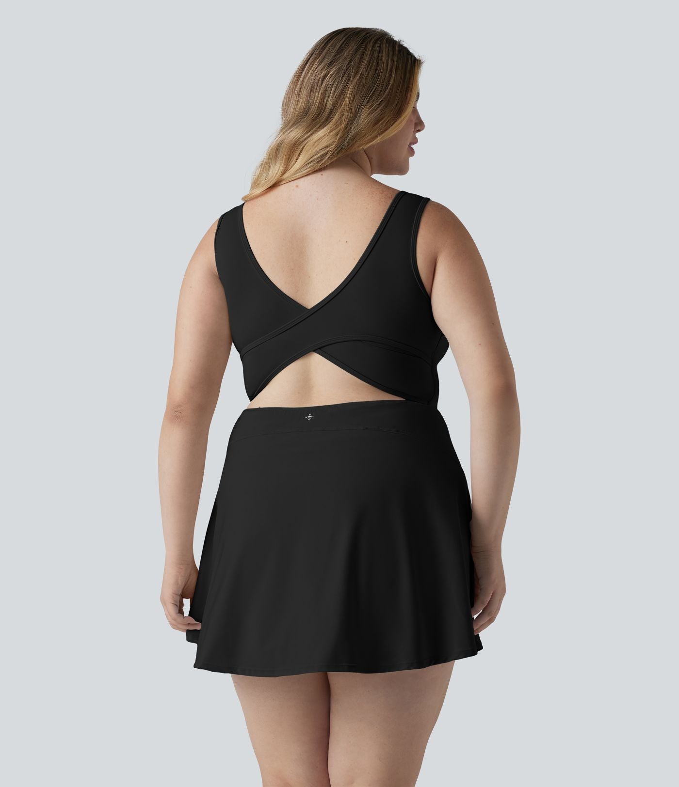 Robe de sport mini grande taille SoftlyZero™ Airy à col U avec brassière intégrée 2-en-1 effet frais InstantCool avec poches, accès facile Easy Peasy