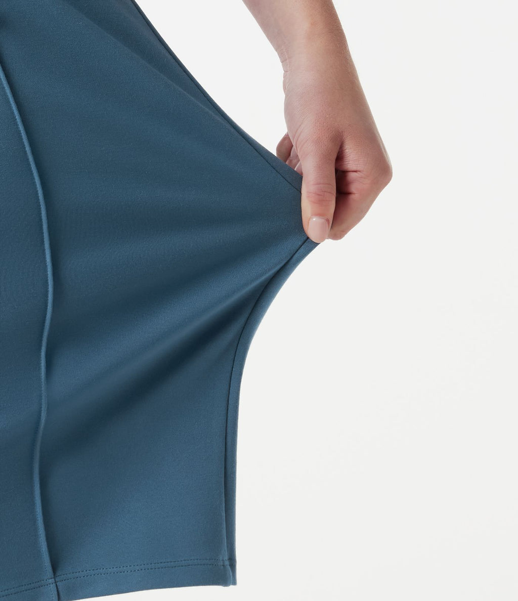 Short tailleur baggy taille haute avec boutons décoratifs et poches