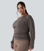 Haut de yoga grande taille asymétrique à manche longue, trou pour le pouce et fronces