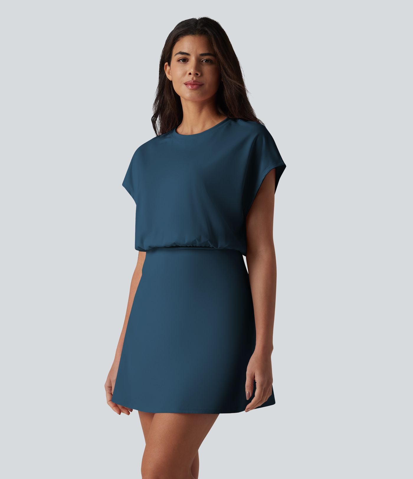 Robe de sport mini de yoga SoftlyZero™ Airy 2-en-1 effet frais InstantCool col rond à manches courtes, demi-zip et poches, accès facile Easy Peasy