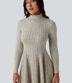 Robe mini évasée col montant à manches longues en maille côtelée