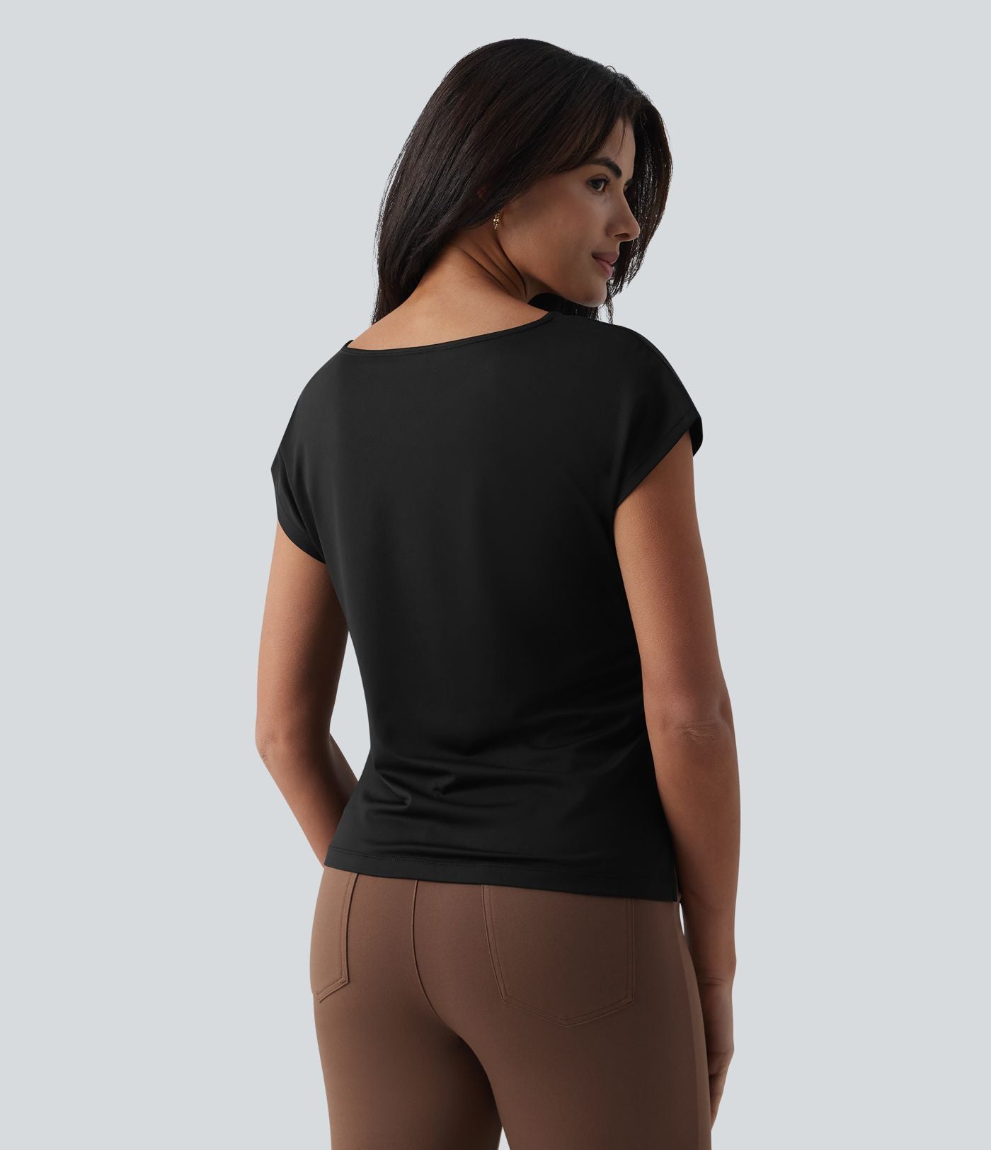 Blouse tailleur asymétrique col drapé manches courtes avec fronces et ourlet fendu