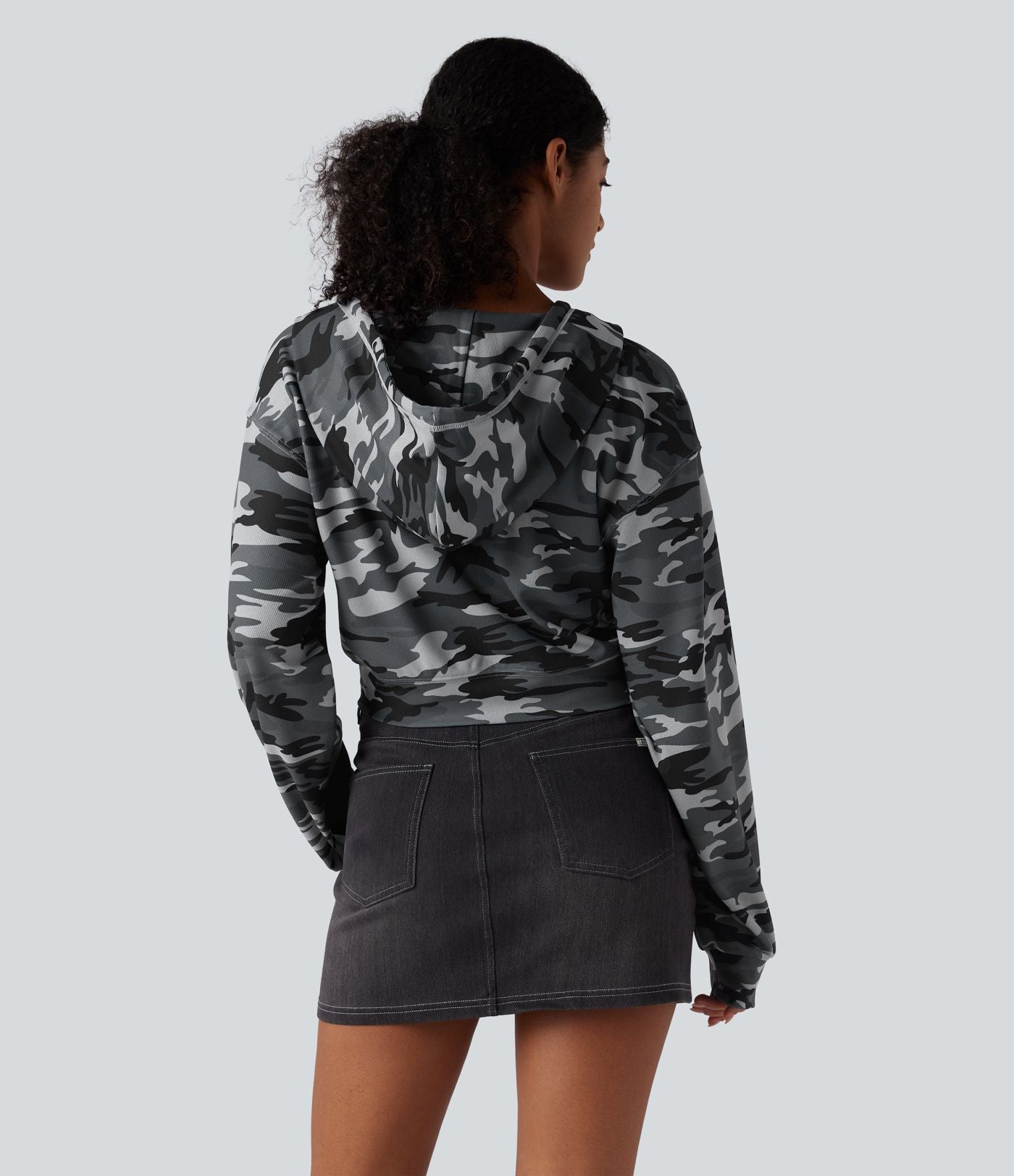 Sweat-shirt décontracté court à capuche, manches longues, motif camouflage et tissu gaufré