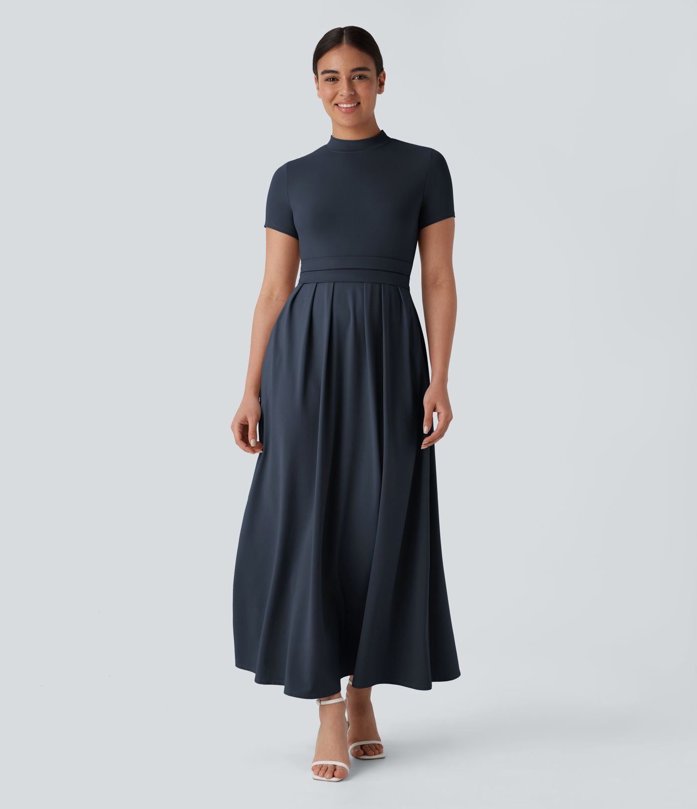 Robe longue décontractée à col montant, manches courtes et poches latérales