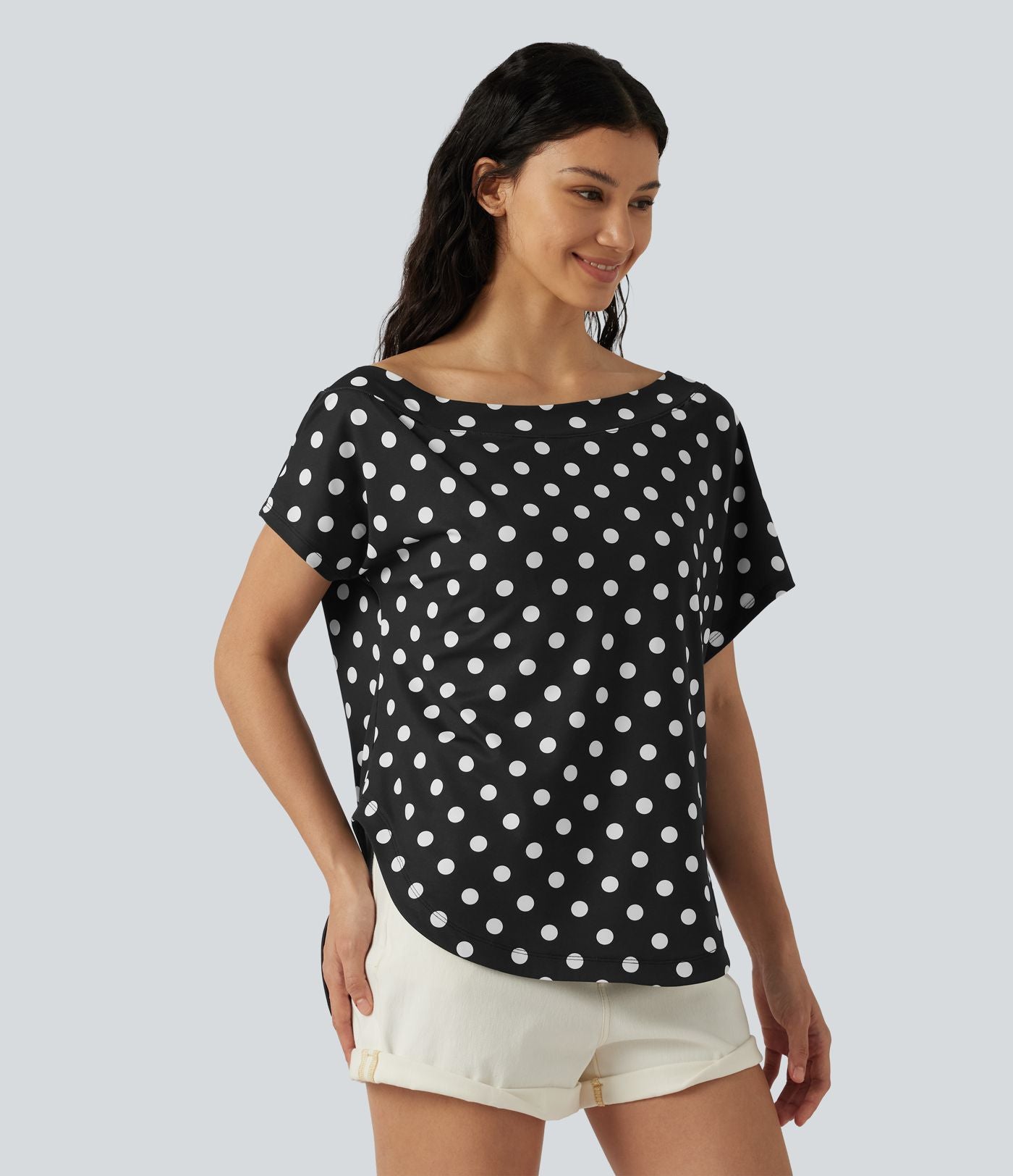 Top casual à pois épaule dénudée à manches courtes avec ourlet incurvé asymétrique et brassière intégrée