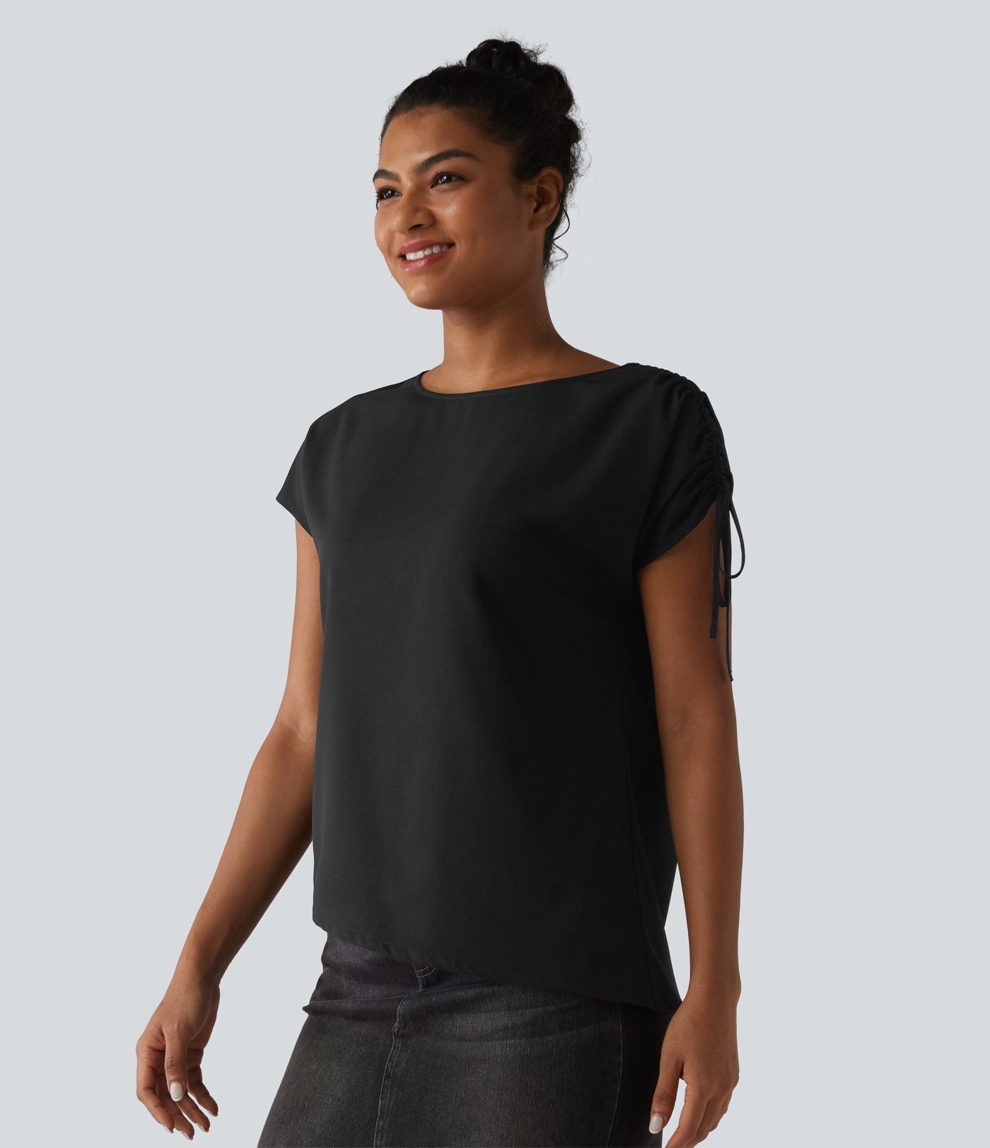 T-shirt tailleur en mousseline infroissable col bateau avec cordon de serrage et ourlet asymétrique