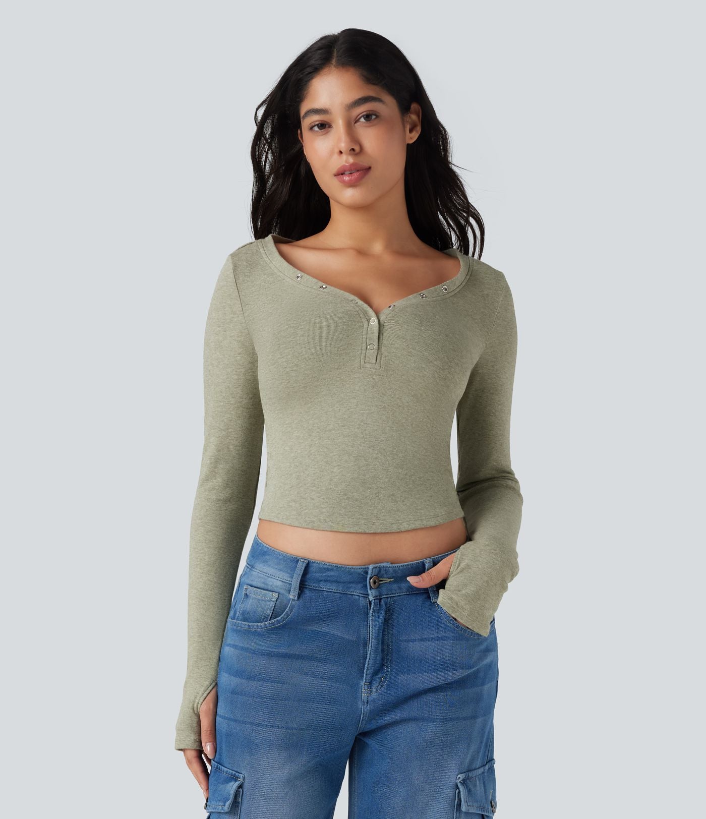 T-shirt court col cœur manches longues avec trous pouces