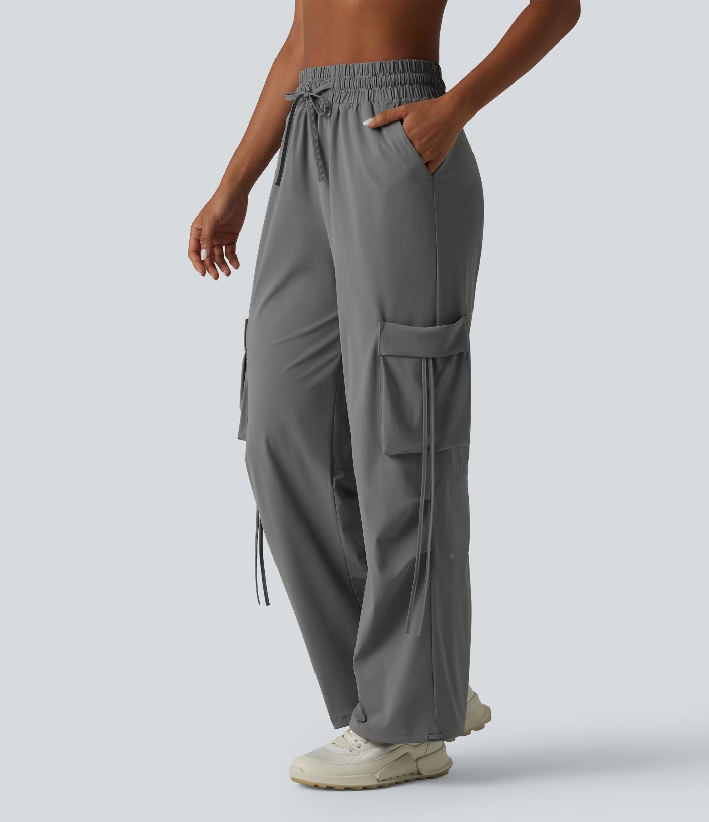 Pantalon cargo large fluide d'entraînement taille haute avec cordon de serrage, séchage rapide, à effet frais InstantCool et poches, protection solaire UPF40+