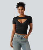 T-shirt côtelé encolure arrondie avec découpe et manches courtes