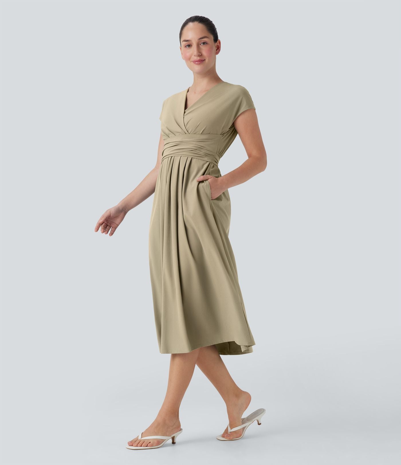 Robe midi Breezeful™ col V manches courtes à liens dans le dos séchage rapide avec poches latérales