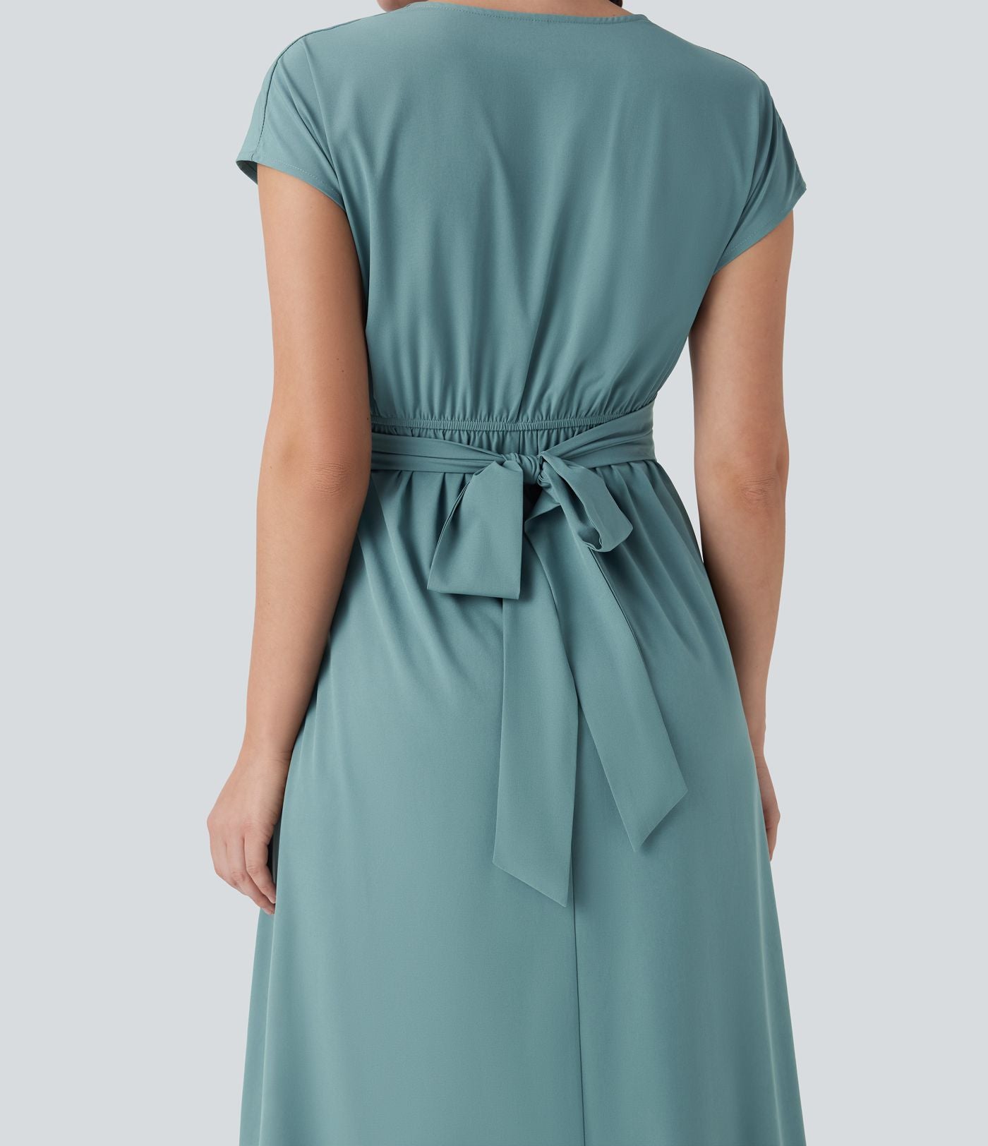 Robe midi Breezeful™ col V manches courtes à liens dans le dos séchage rapide avec poches latérales
