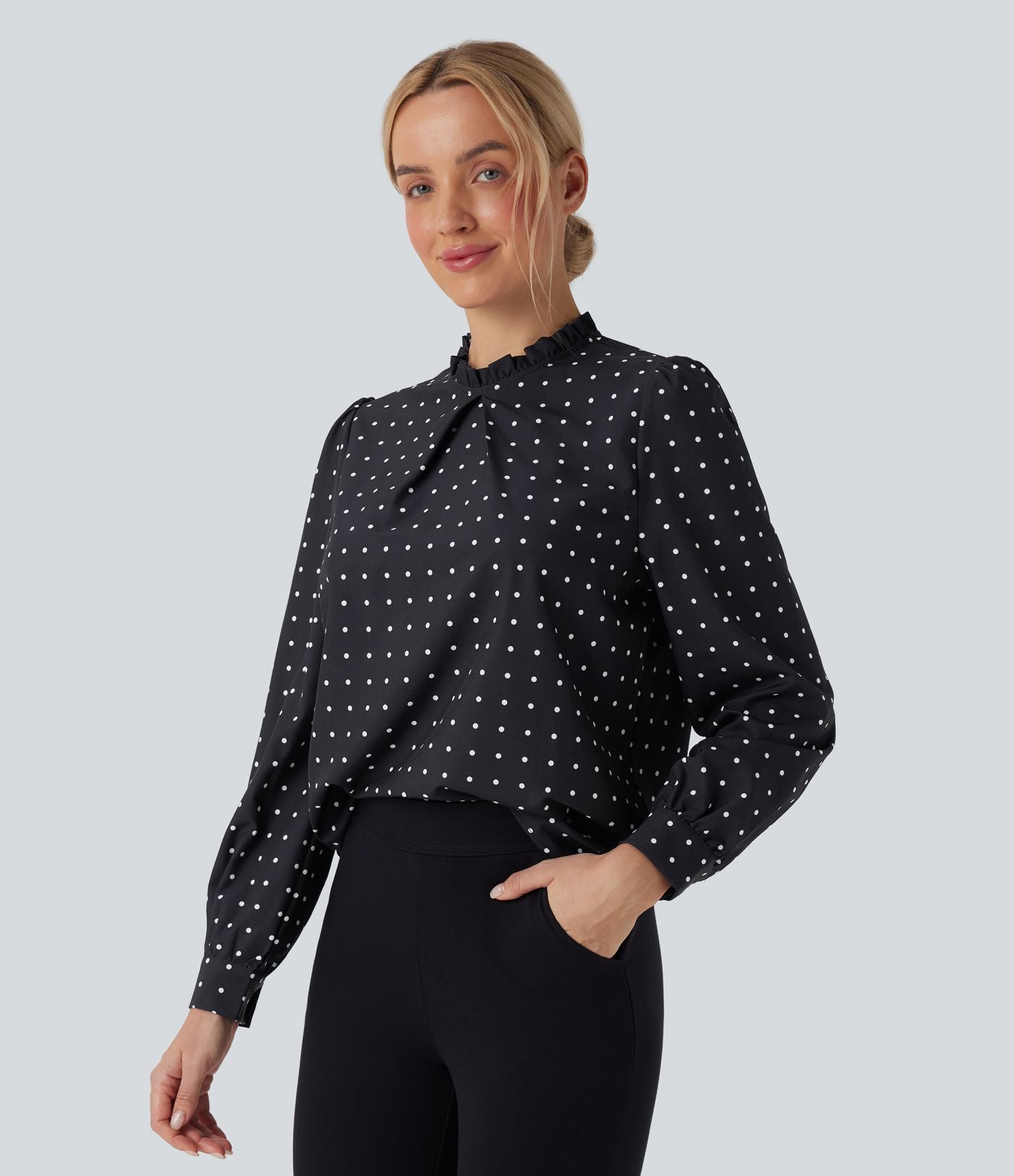 Blouse travail col montant à volants pois manches longues
