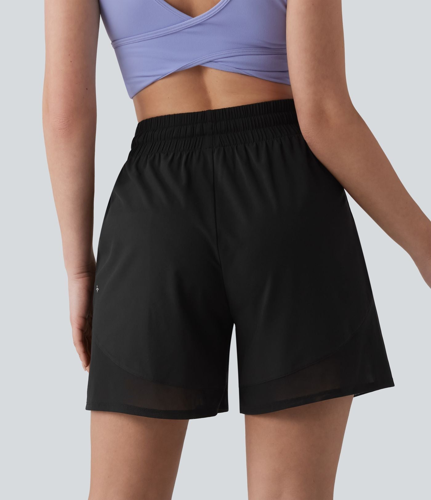 Short ample de yoga Breezeful™ 12,5 cm taille haute avec cordon de serrage, empiècements en mesh contrastant, séchage rapide et poches
