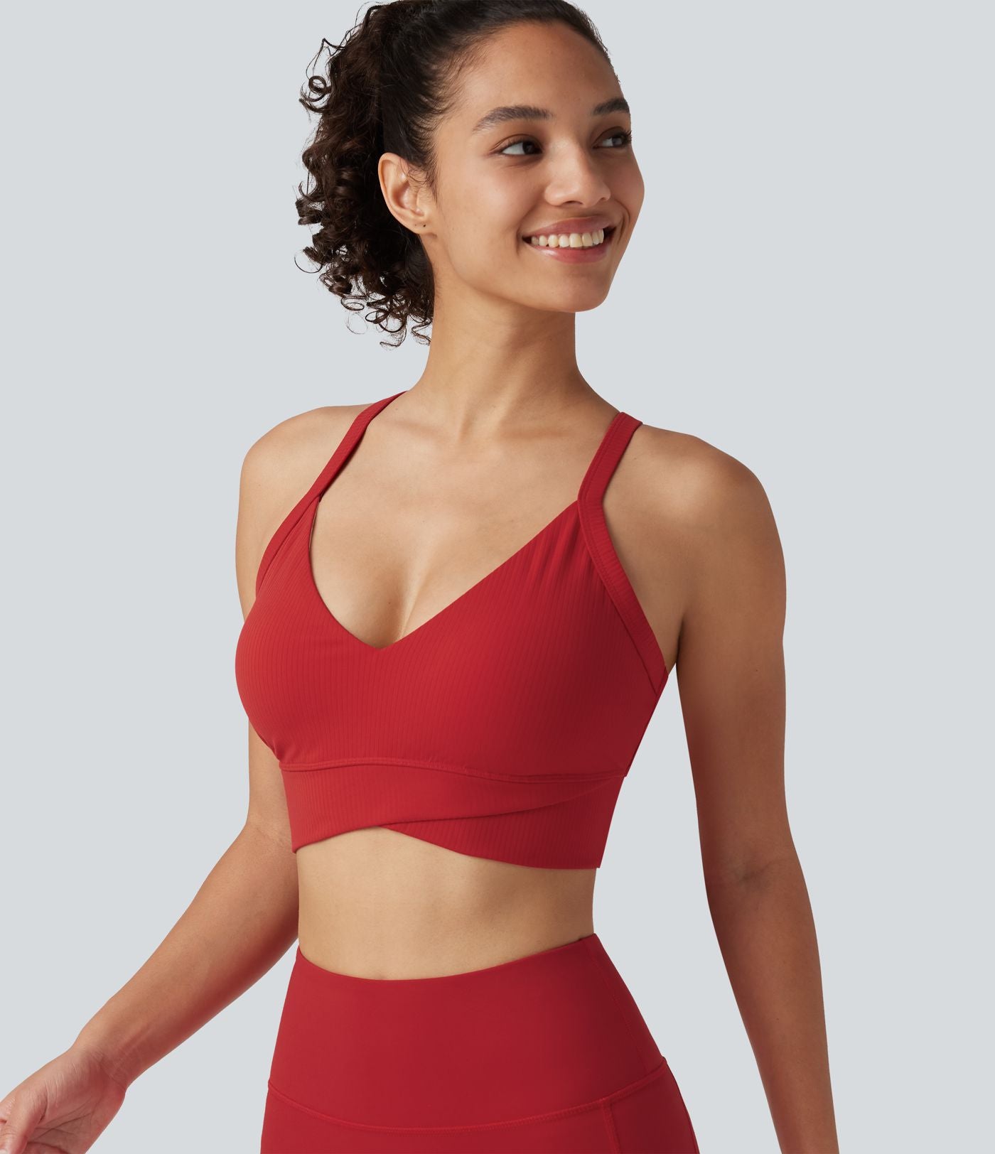 Brassière de yoga Halara UltraSculpt™ côtelée maintien léger à col V avec coussinets amovibles