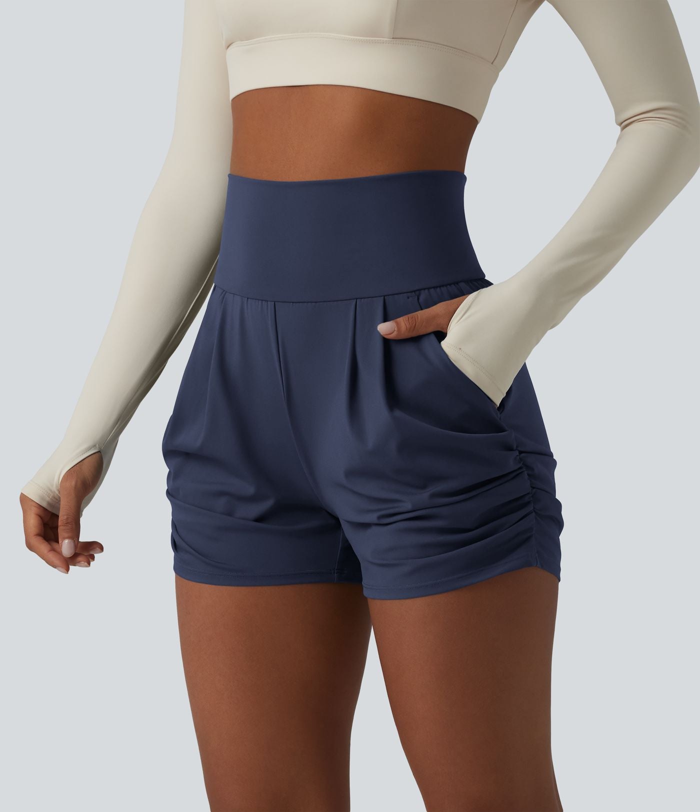 Short de yoga SoftlyZero™ Airy taille haute froncé effet frais InstantCool 7,5 cm avec poches