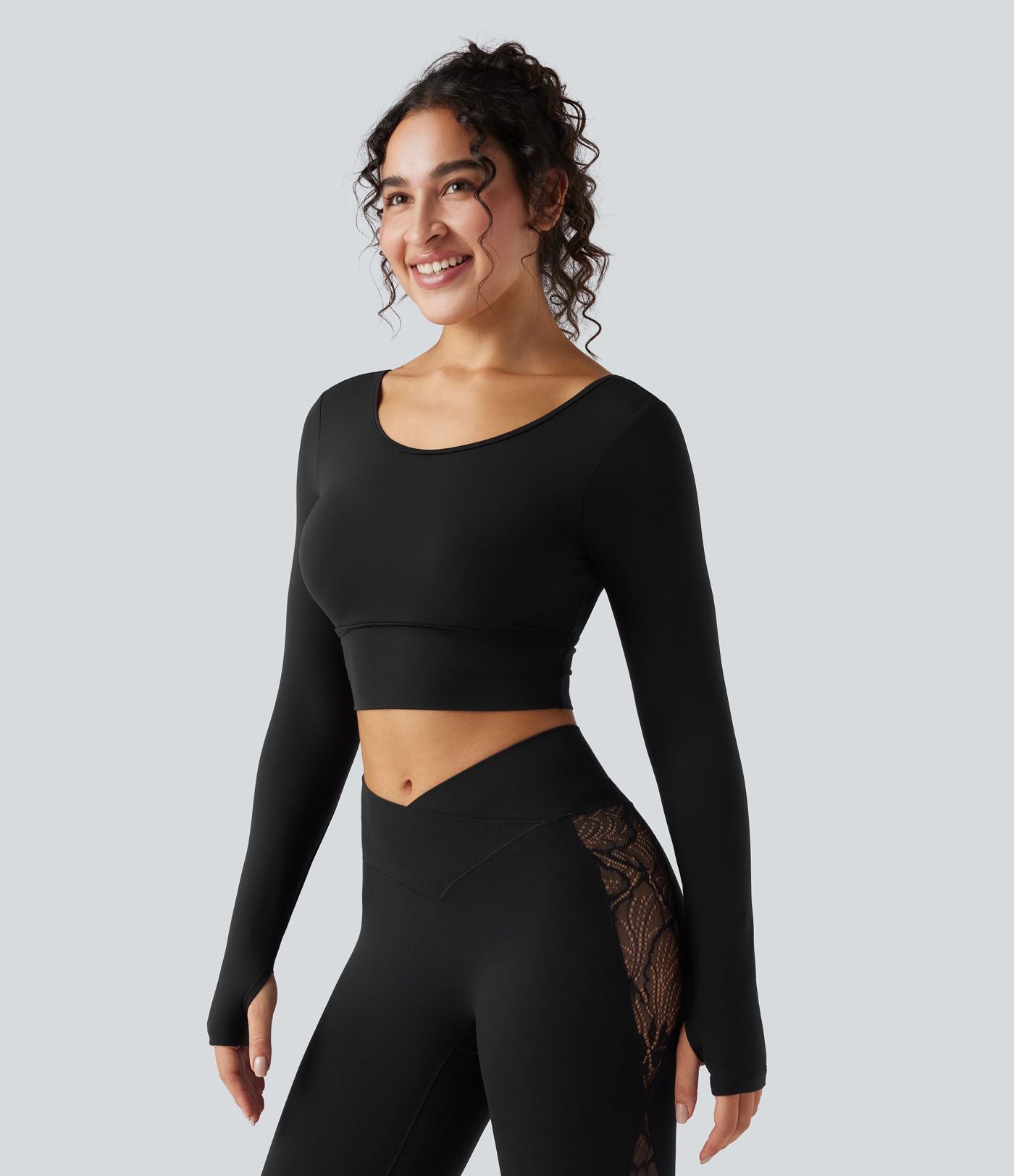 Haut de sport yoga court push-up à manches longues avec passants pouces et dentelle contrastée - UPF50+ SoftlyZero™