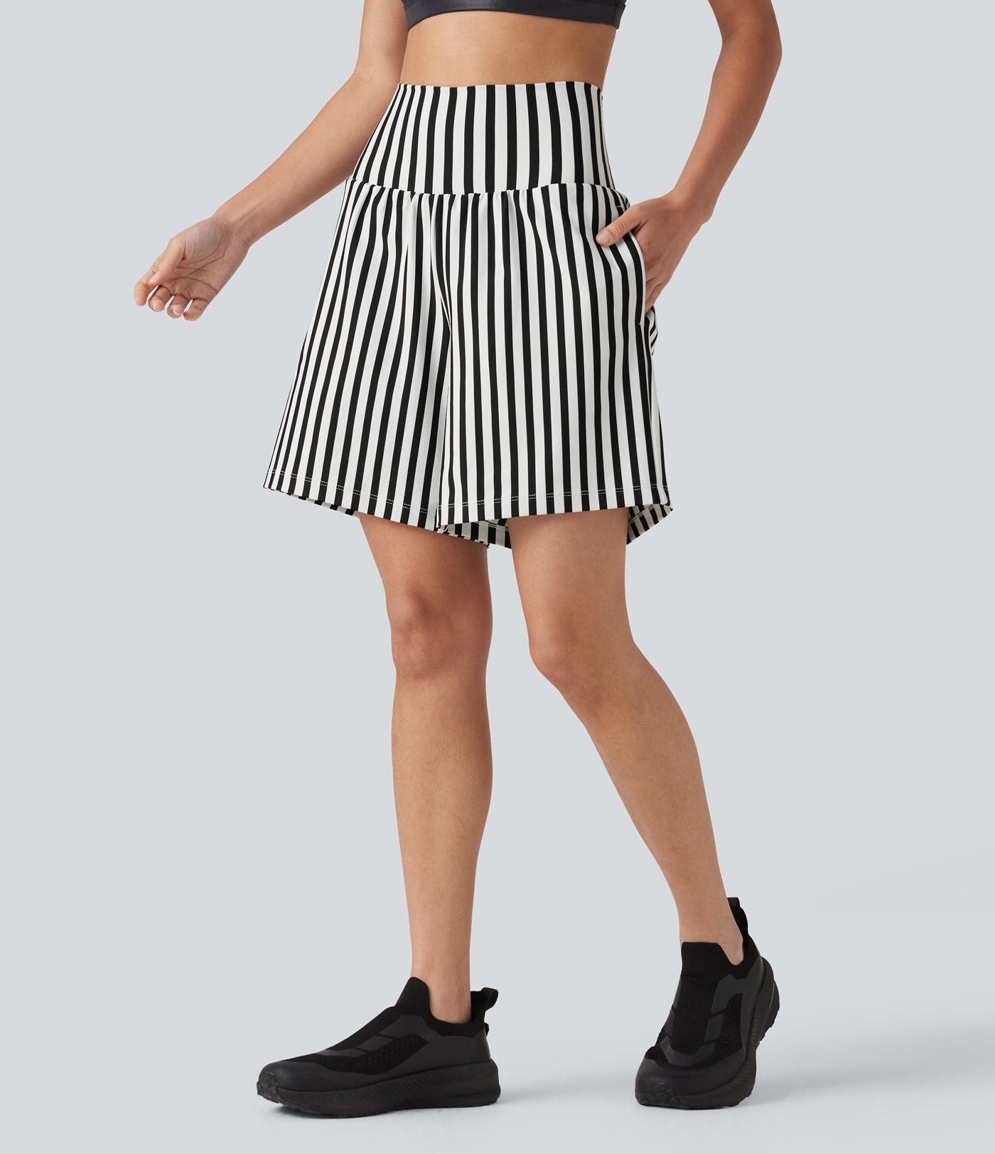 Short ample de yoga 2 en 1 taille haute à rayures, 17,5 cm (7 pouces), avec poches