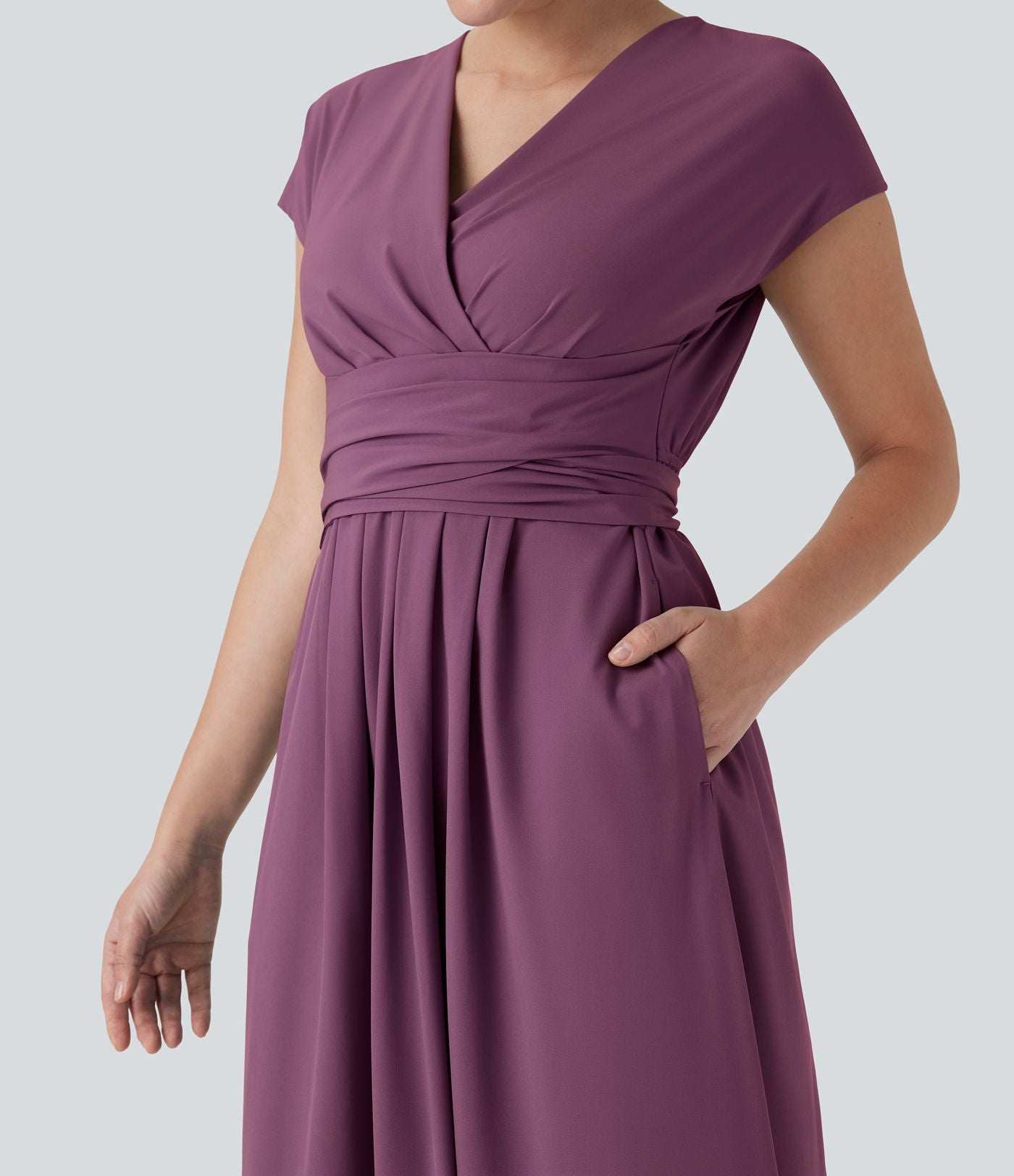 Robe midi Breezeful™ col V manches courtes à liens dans le dos séchage rapide avec poches latérales